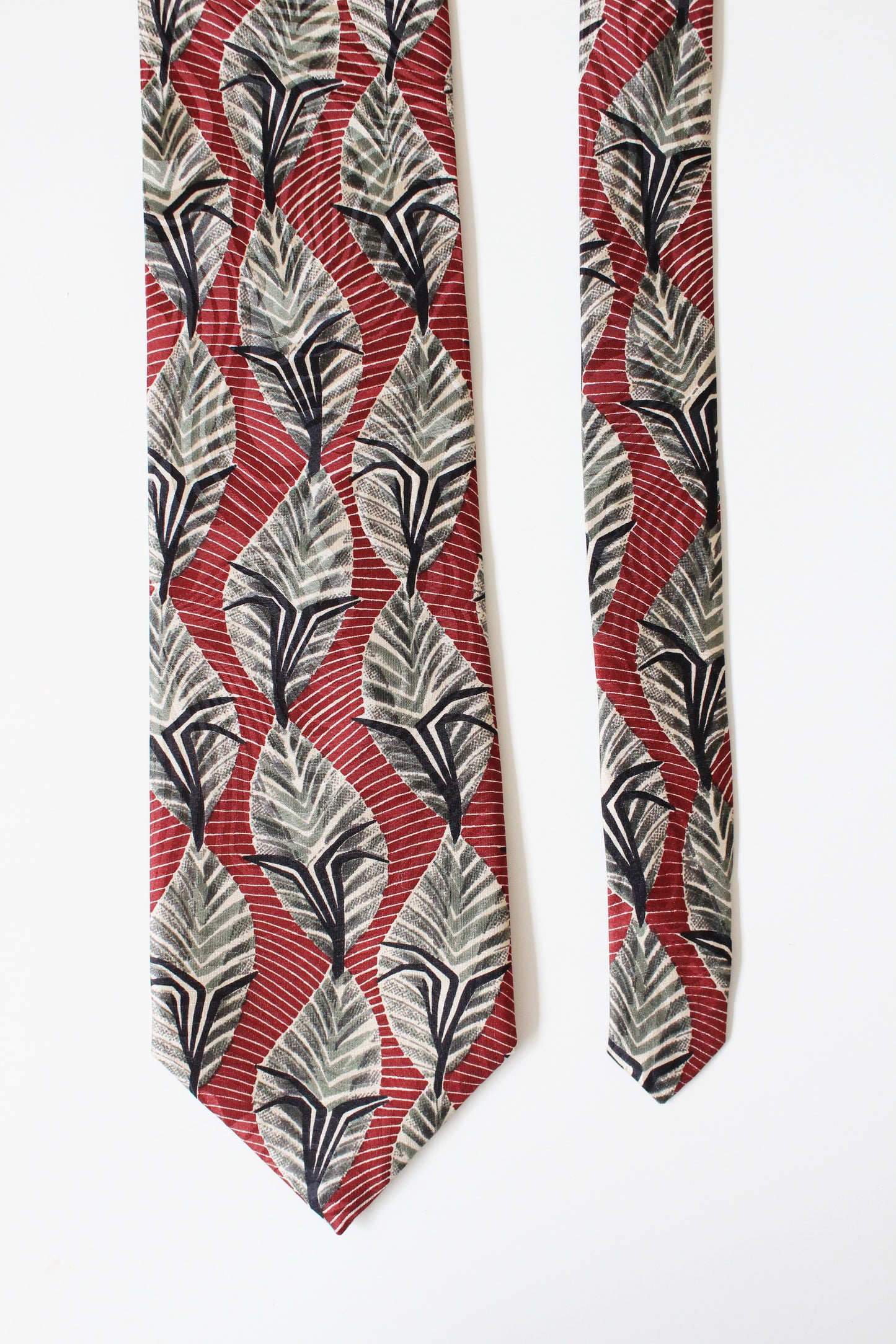 1990s Charvet Burgundy And Beige Leaf Silk Designer Tie 