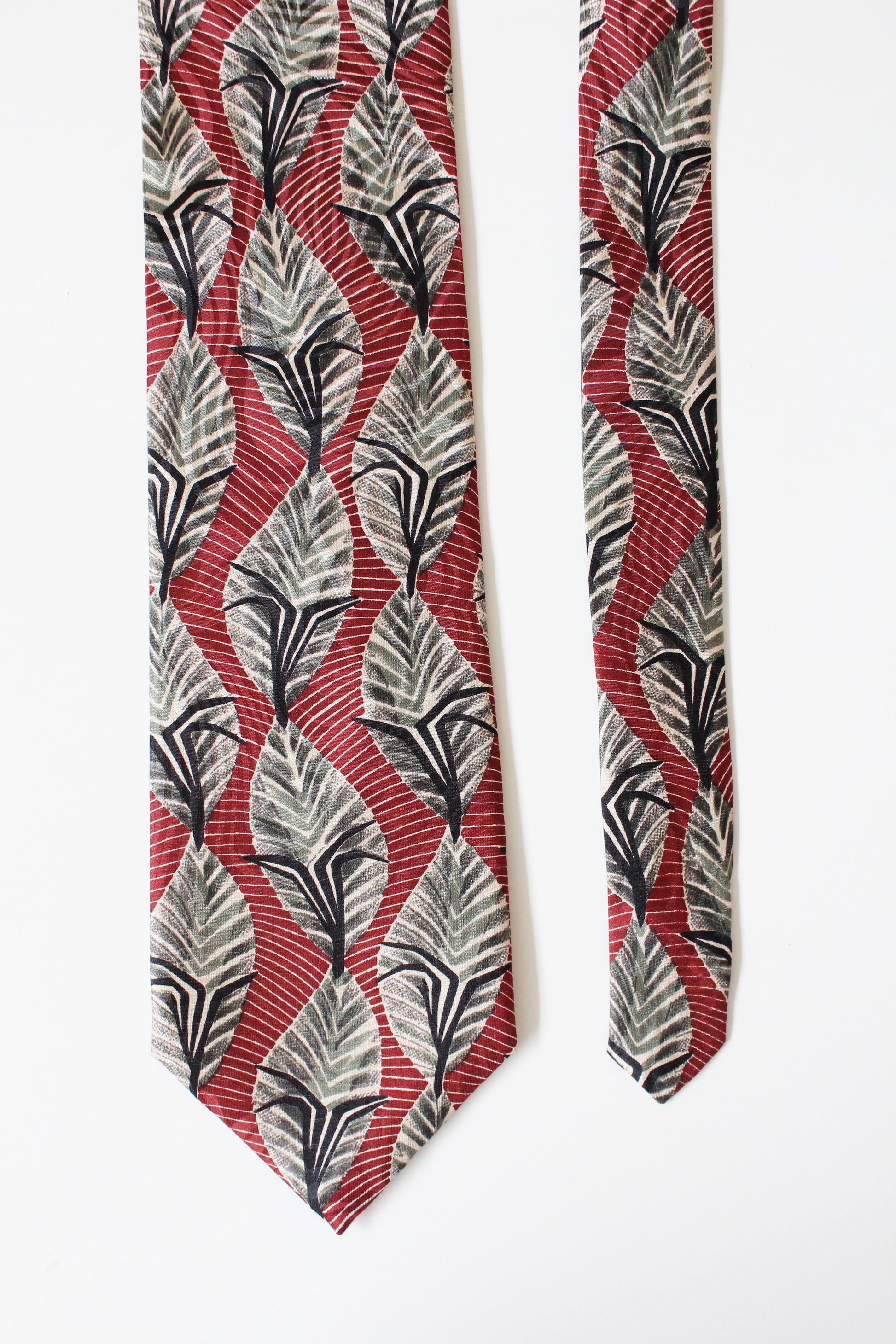 1990s Charvet Burgundy And Beige Leaf Silk Designer Tie 