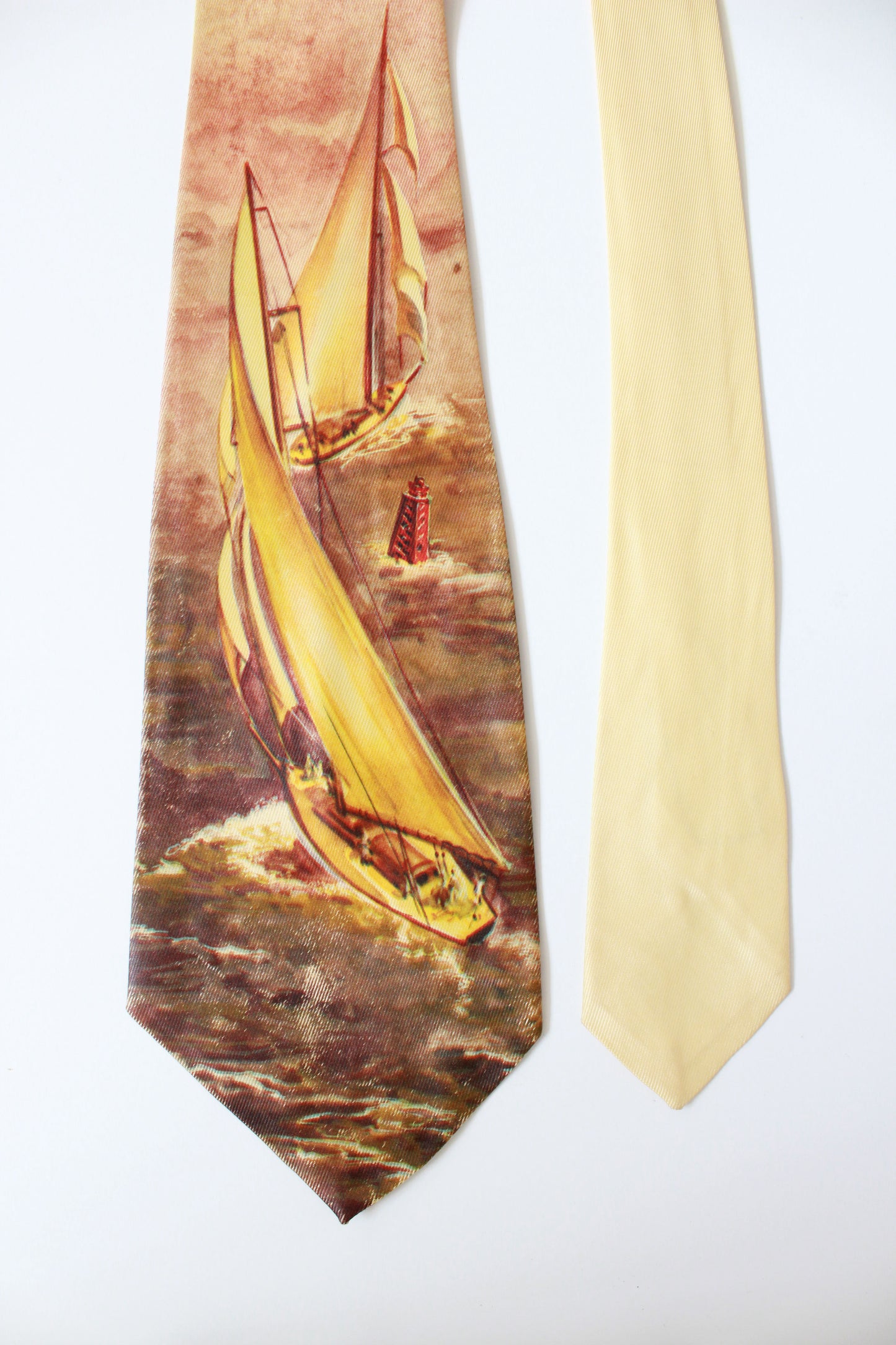 Vintage 1950s Photo Print Tie With Yellow Ships in Rayon, Mid Century