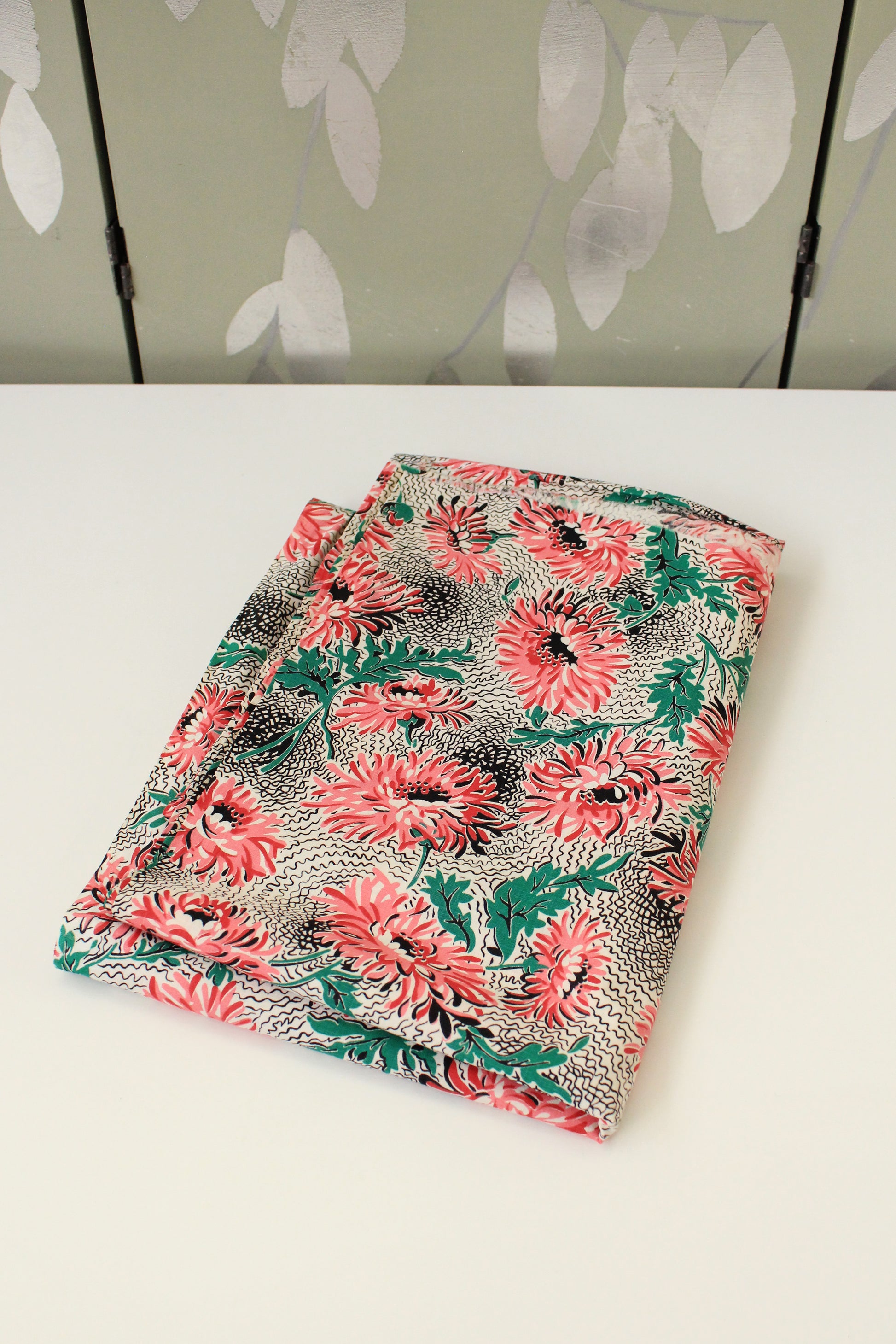  1940s Large Pink Flowers On Black And White Base Cotton Floral Sewing Fabric, 4 Yards