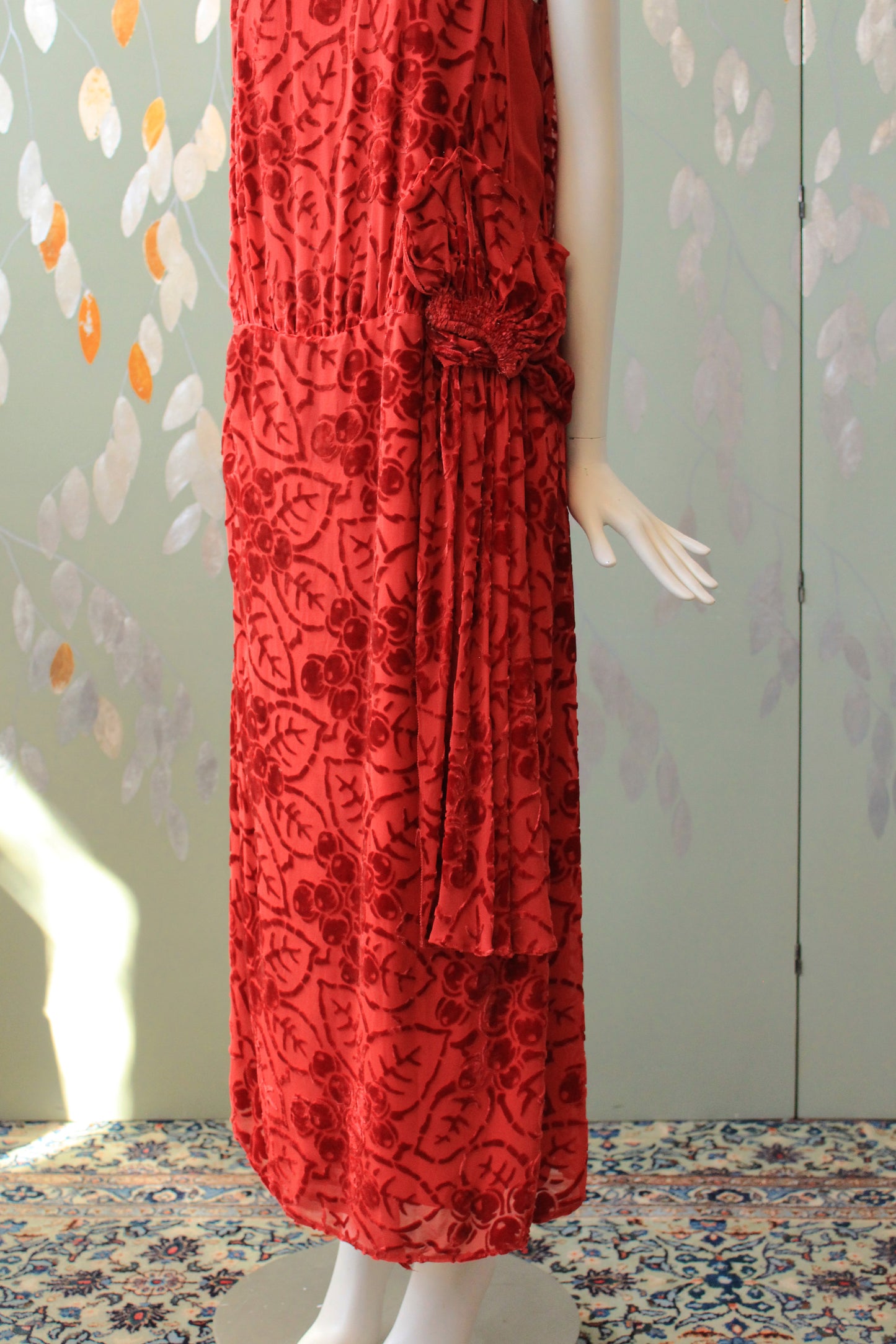 1920s Sleeveless Red Drop Waist Dress With Velvet Cranberries And Hip Detail, Small