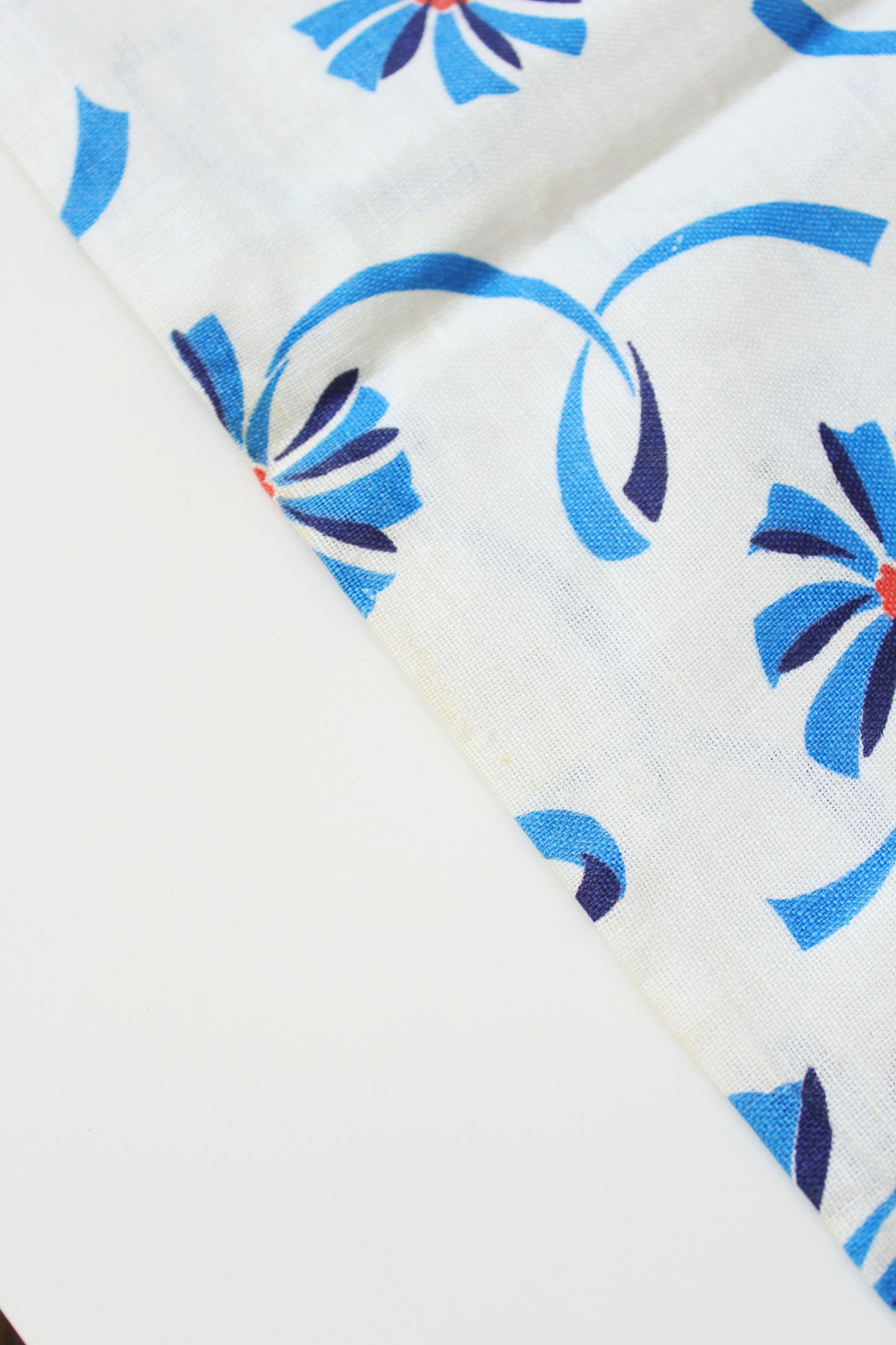 1940s Blue And White Floral Feedsack With Ribbon Illustration, Vintage Summer Sewing/Quilting Fabric