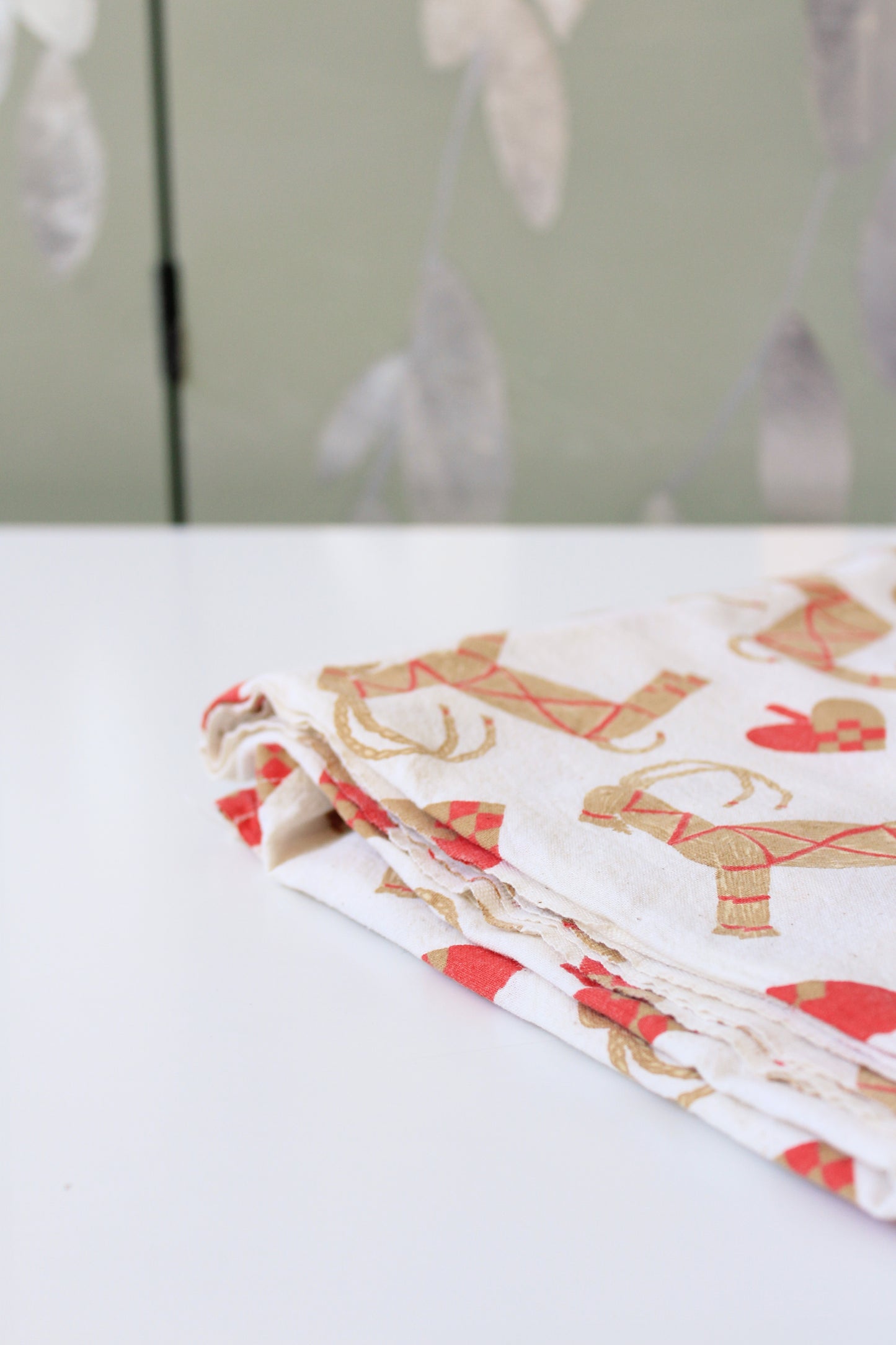 1960s Novelty White Wicker Horse And Hearts, Beige With Red Accents, 2.1 Yards