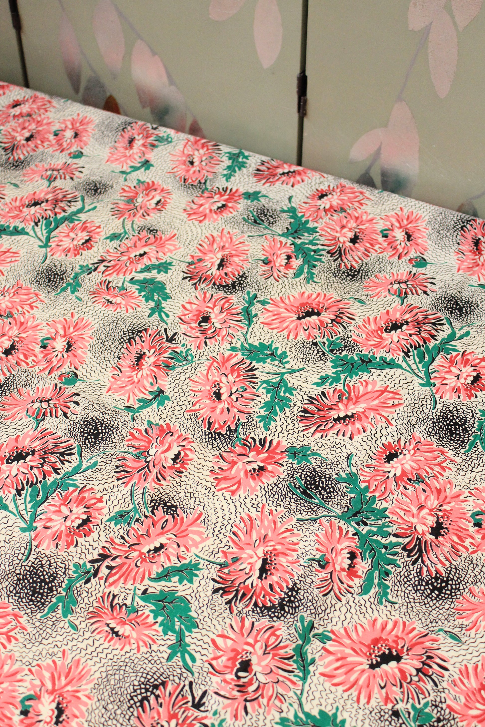  1940s Large Pink Flowers On Black And White Base Cotton Floral Sewing Fabric, 4 Yards