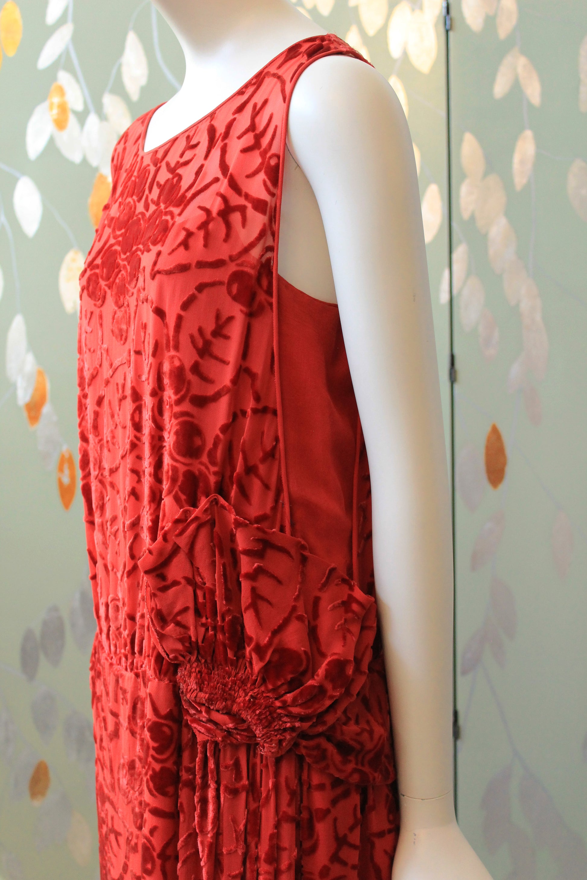 1920s Sleeveless Red Drop Waist Dress With Velvet Cranberries And Hip Detail, Small