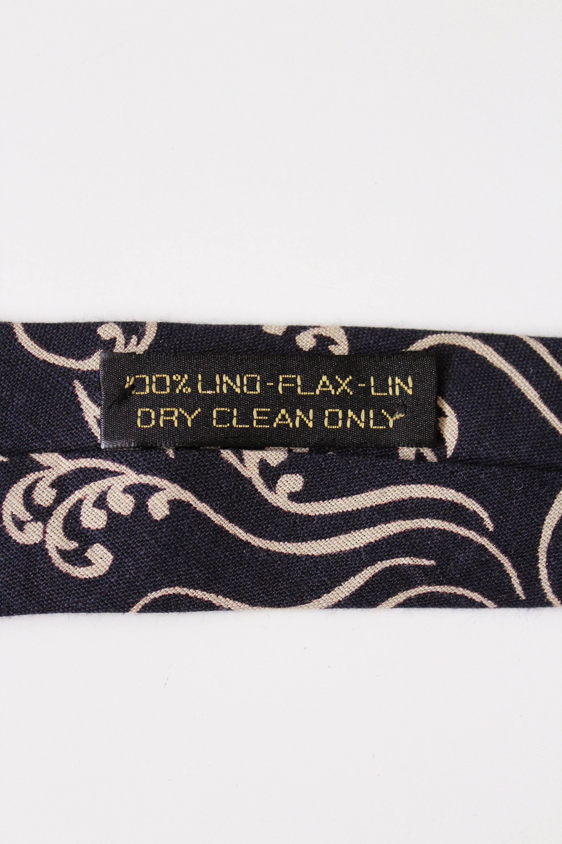 1990s Giorgio Armani Black And White Leaf Swirl Designer Tie