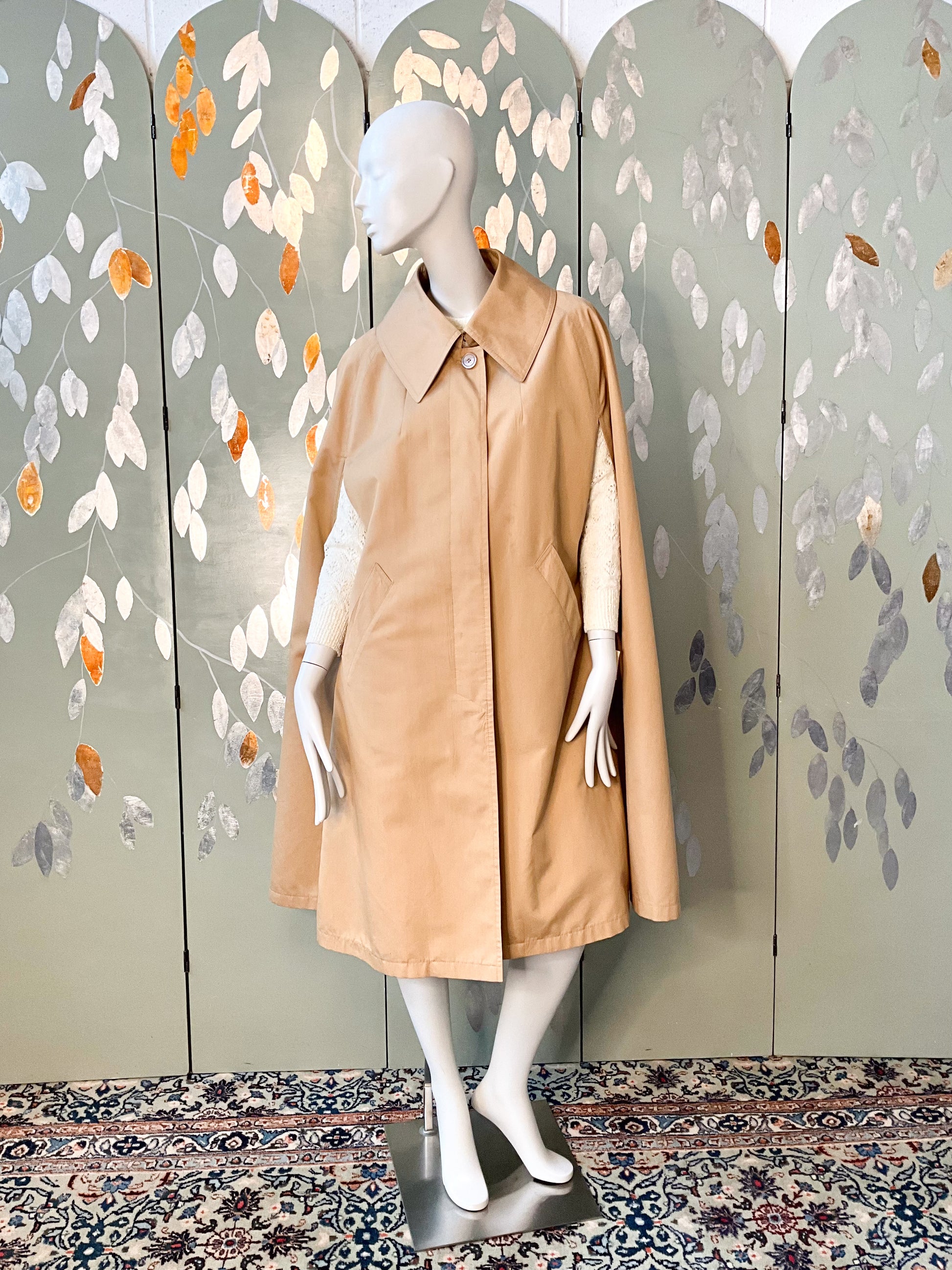 Vintage 1970s Misty Harbour Tan Cape, Large