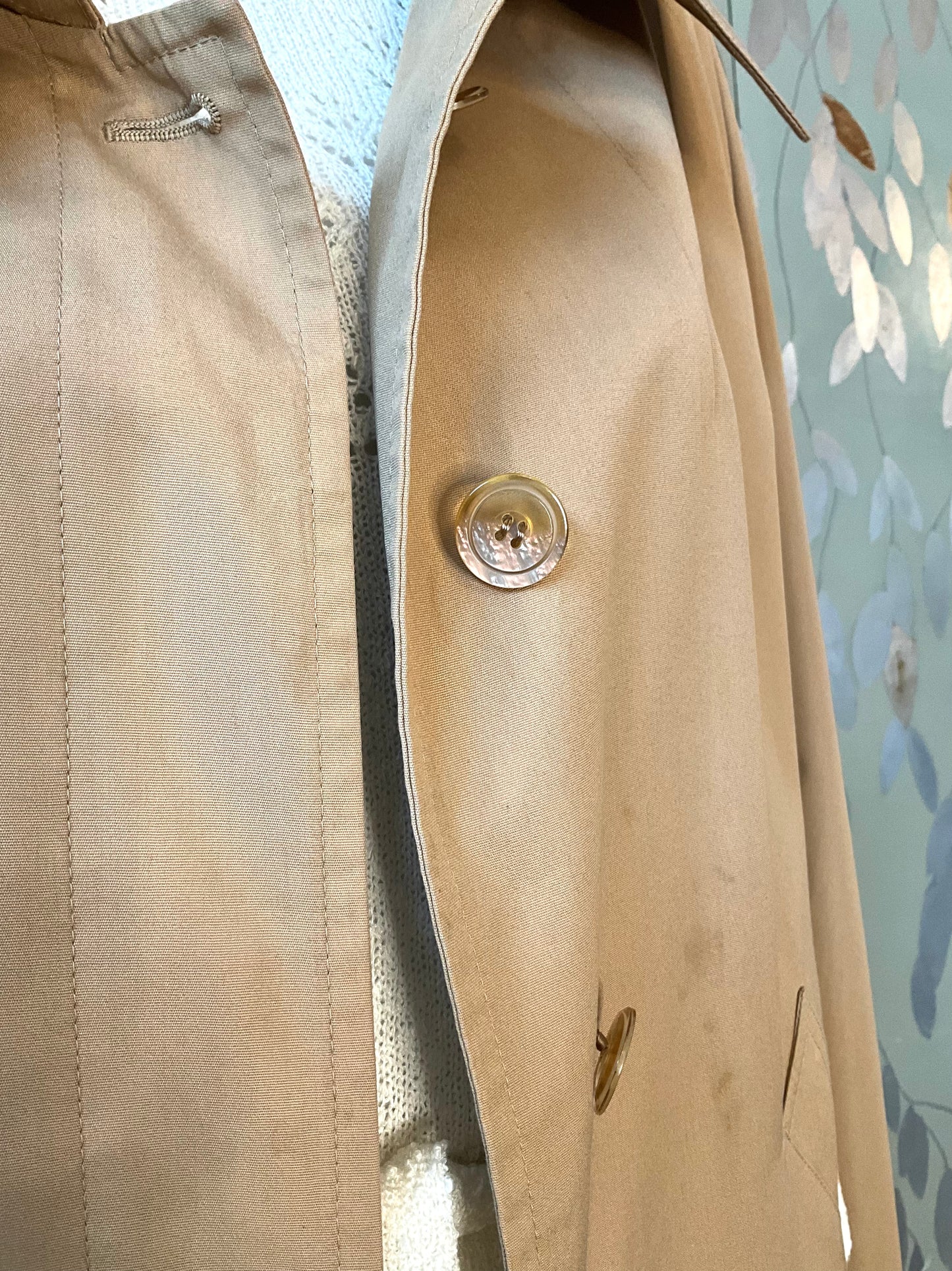 Vintage 1970s Misty Harbour Tan Cape, Large