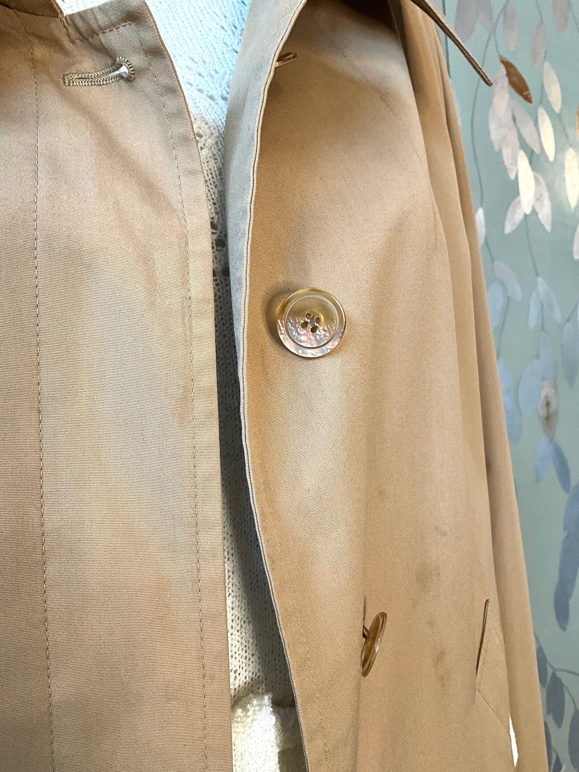 Vintage 1970s Misty Harbour Tan Cape, Large