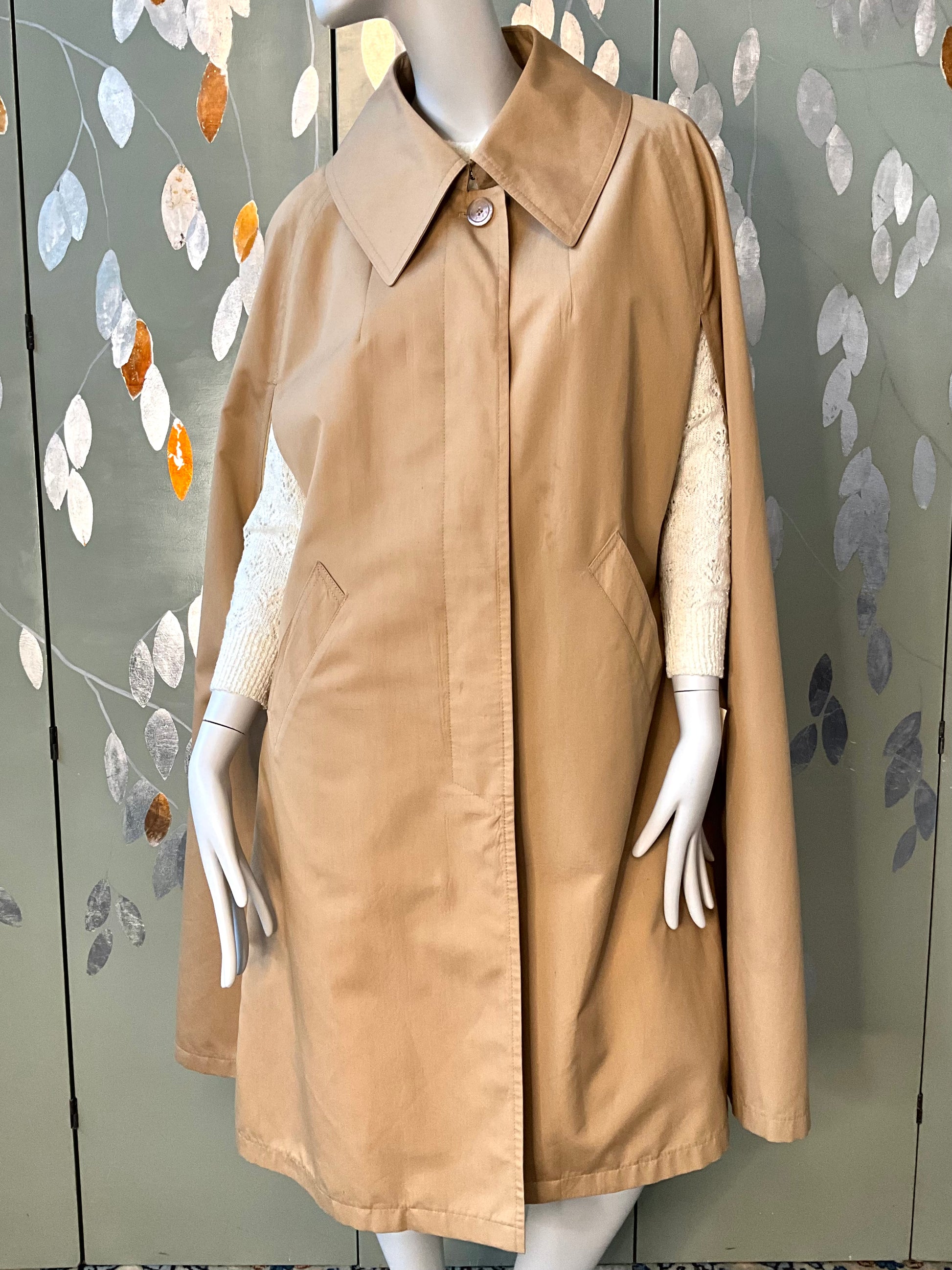 Vintage 1970s Misty Harbour Tan Cape, Large