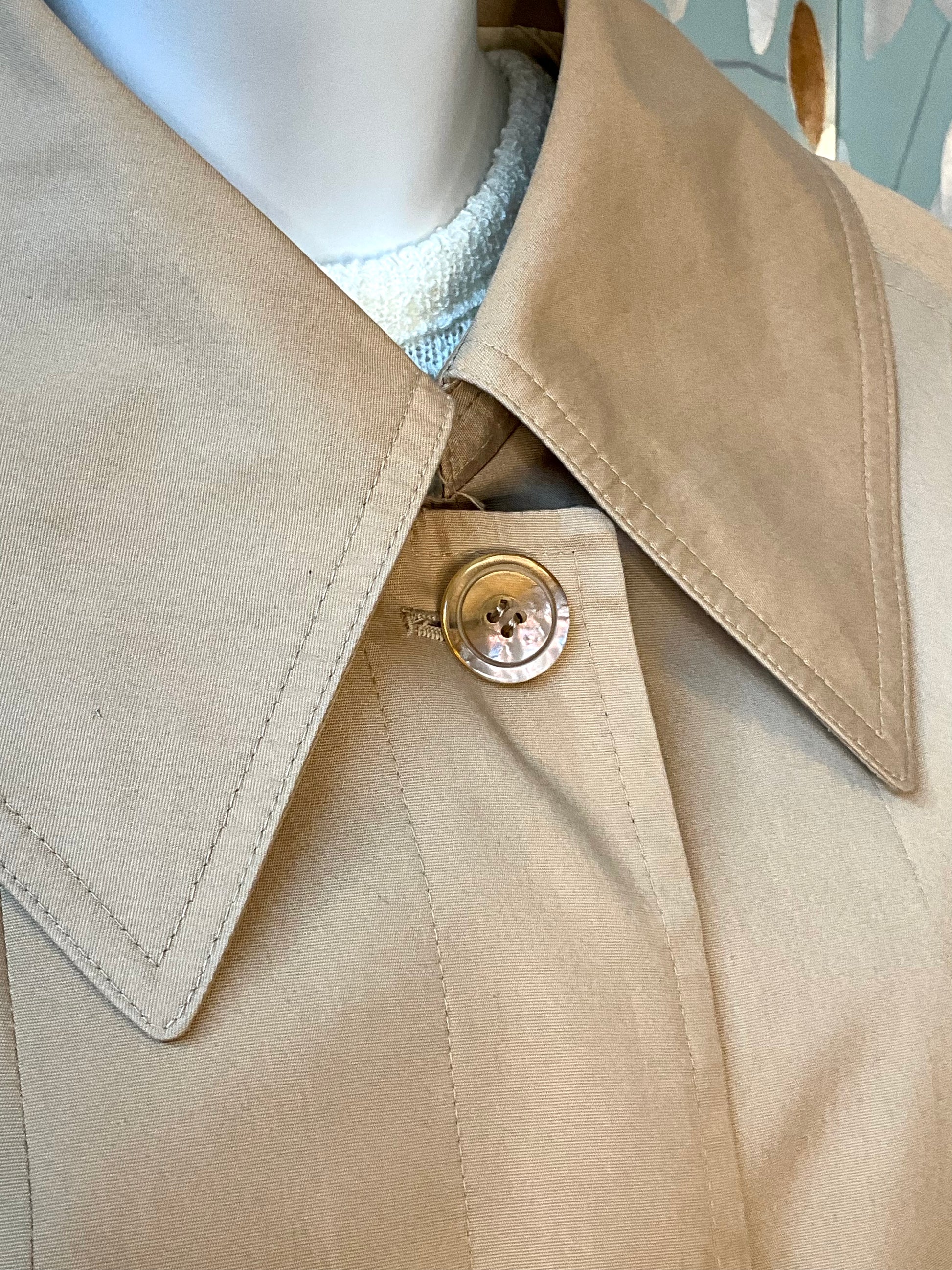 Vintage 1970s Misty Harbour Tan Cape, Large