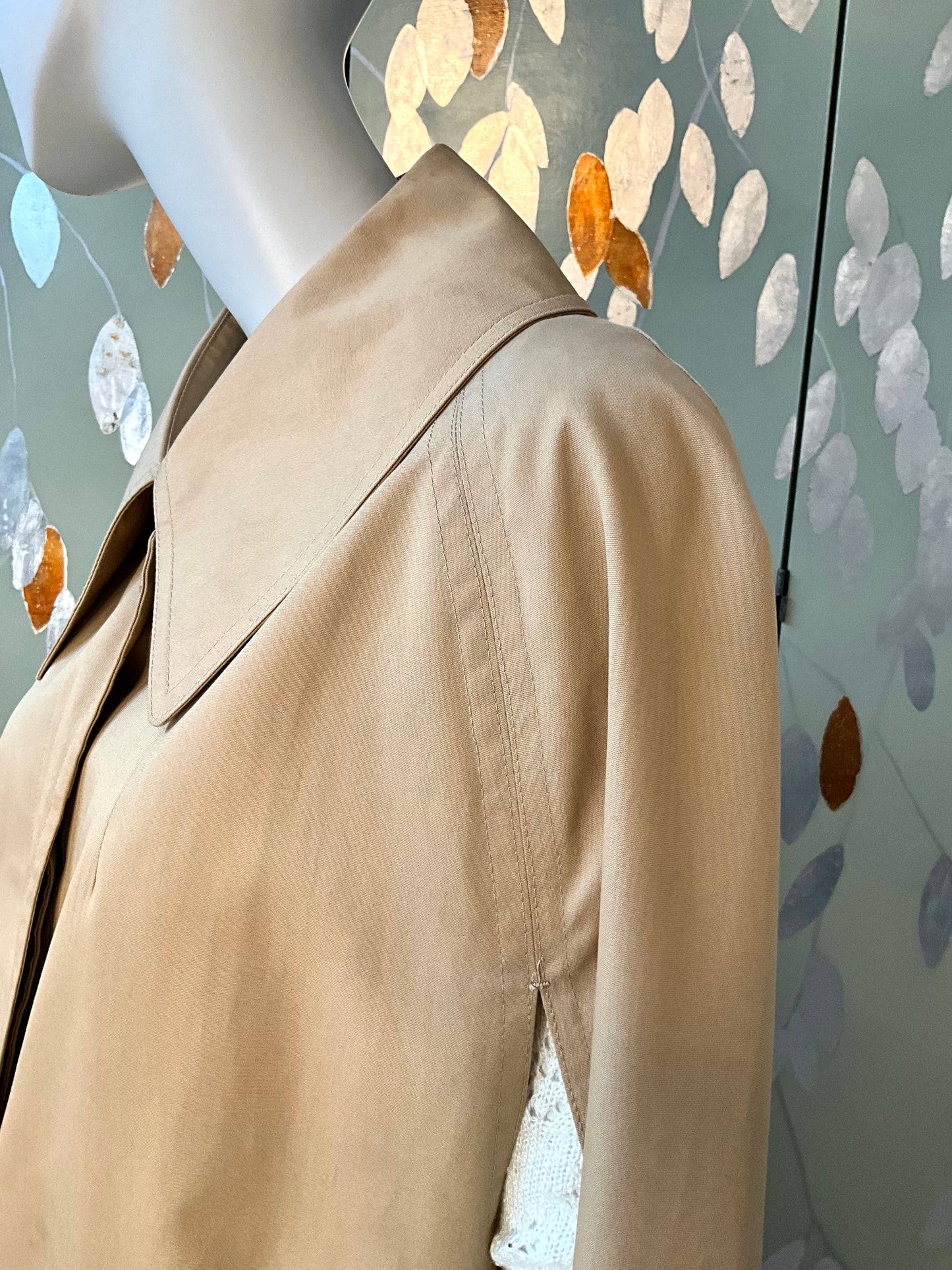 Vintage 1970s Misty Harbour Tan Cape, Large