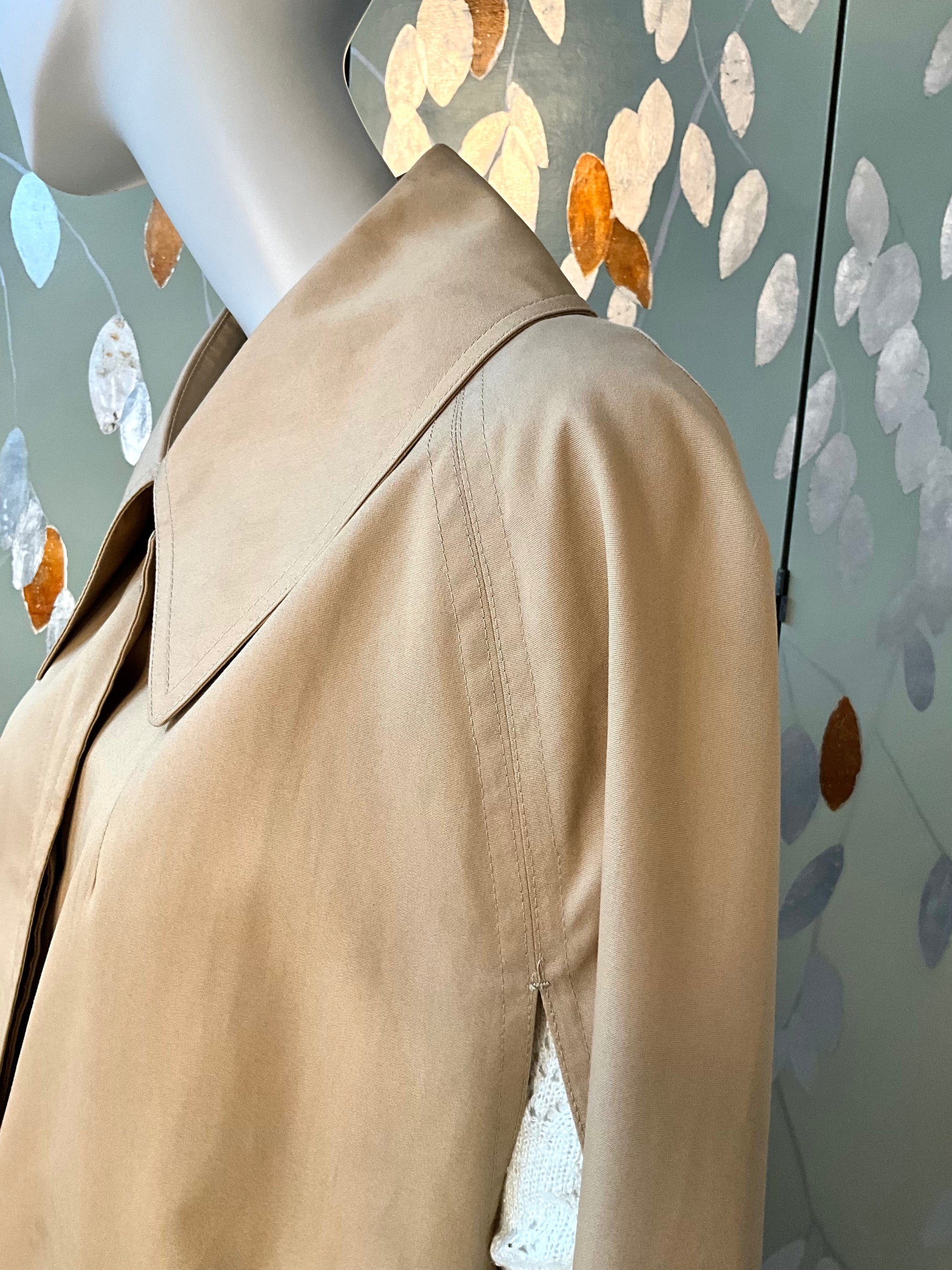 Vintage 1970s Misty Harbour Tan Cape, Large
