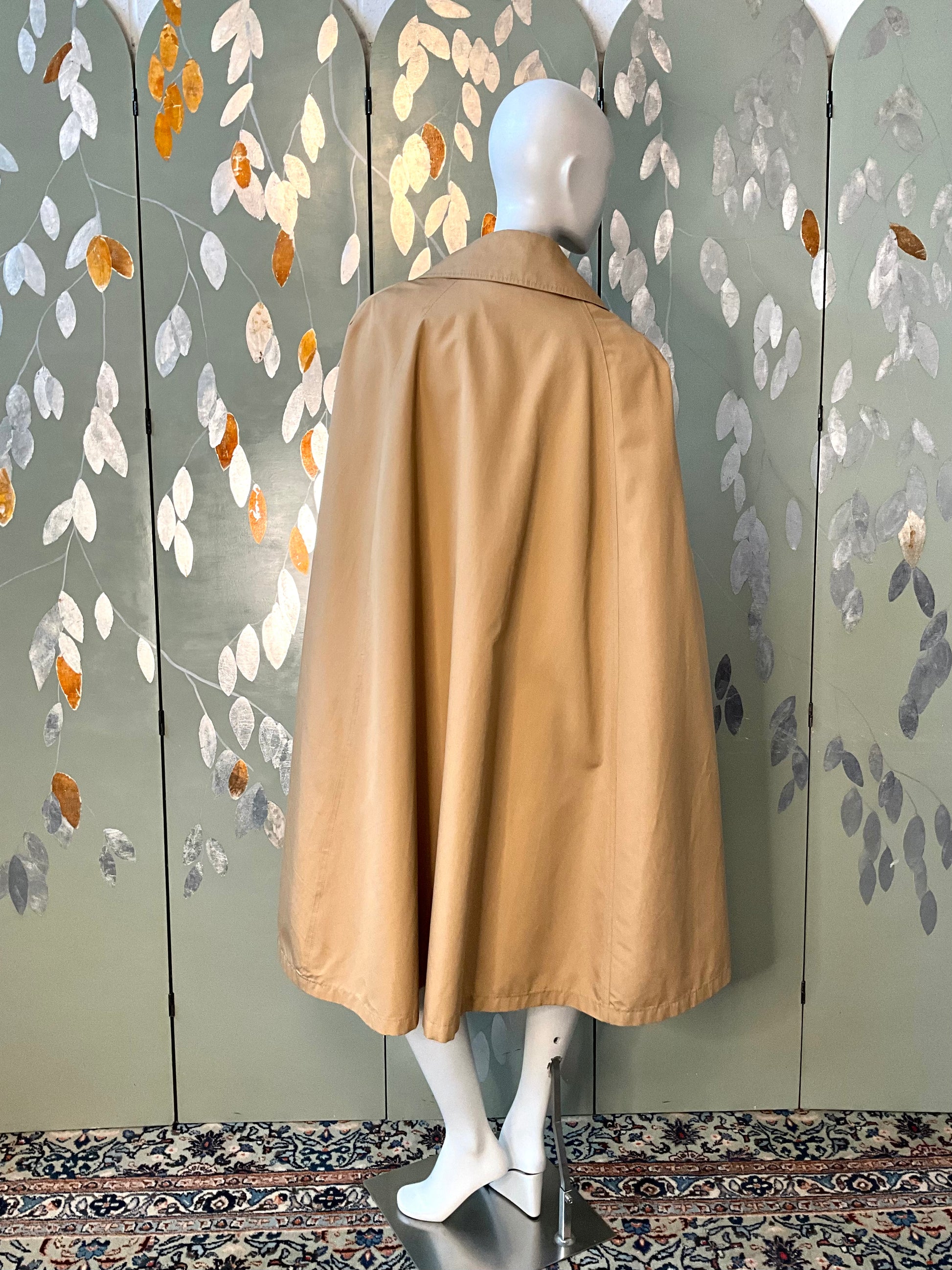Vintage 1970s Misty Harbour Tan Cape, Large