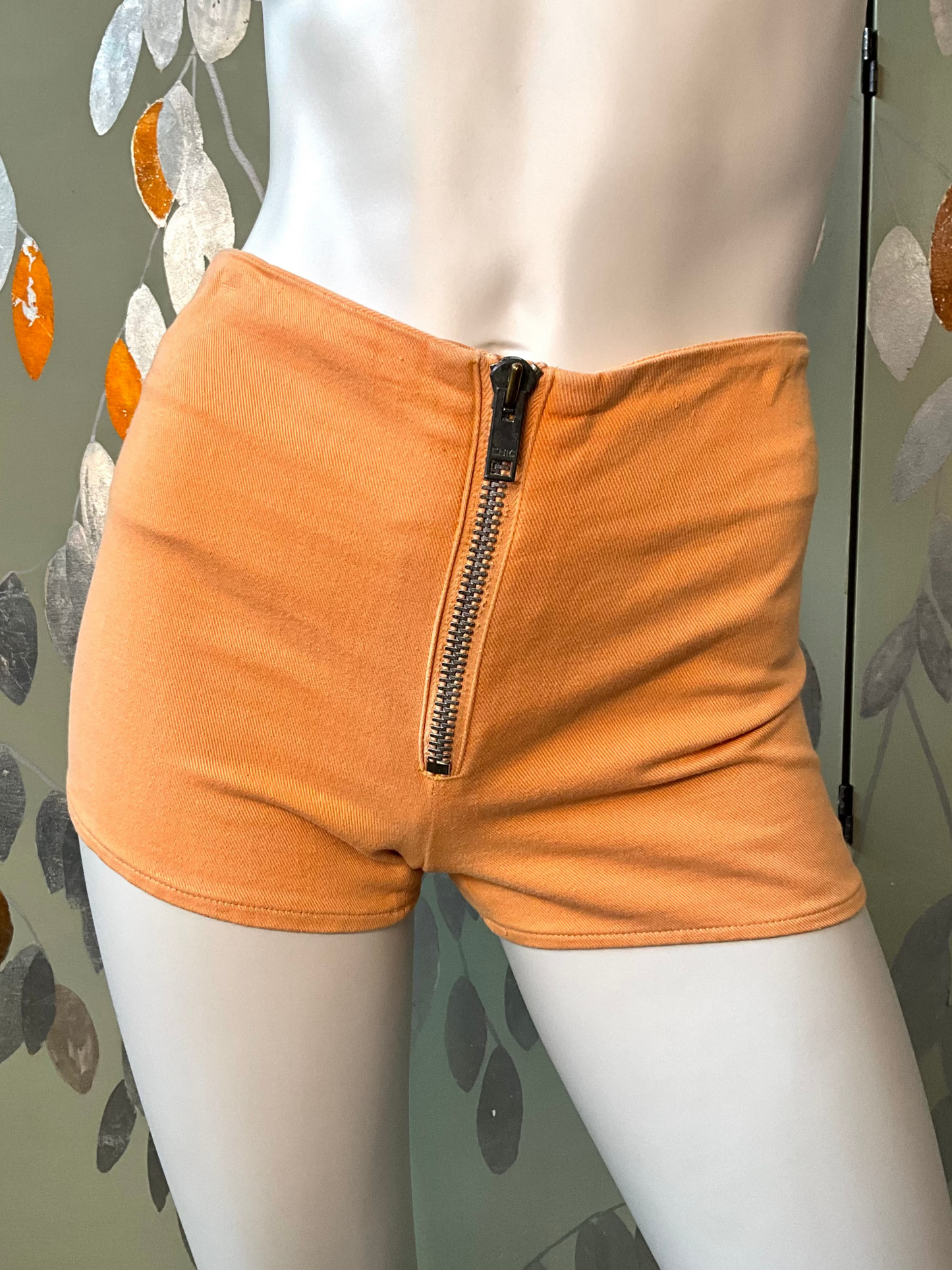 Vintage 1970s Peach Orange Exposed Zip Front Hot Pants Shorts, XS