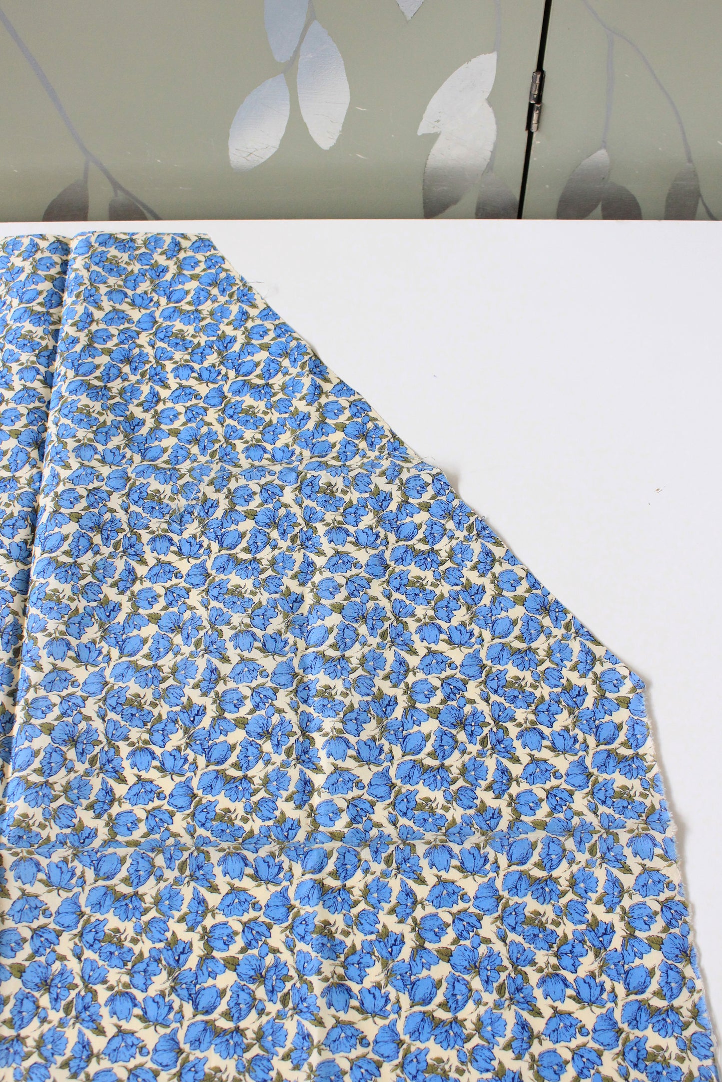 1950s Blue Illustrated Flowers Cotton Sewing Fabric, 1.5 Yards