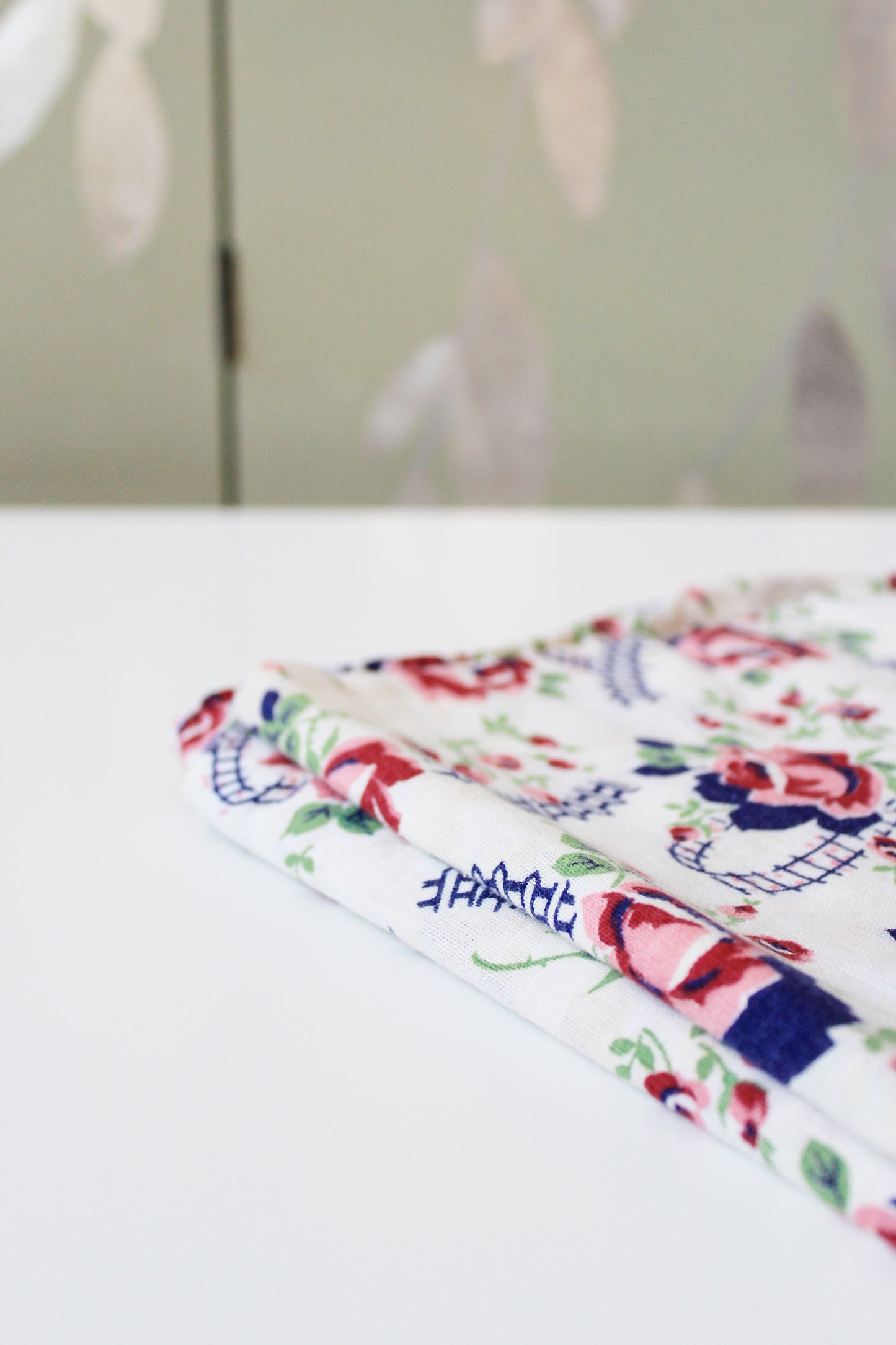 1940s Pink And Red Floral Feedsack Roses With White Picket Fence, Vintage Summer Sewing/Quilting Fabric