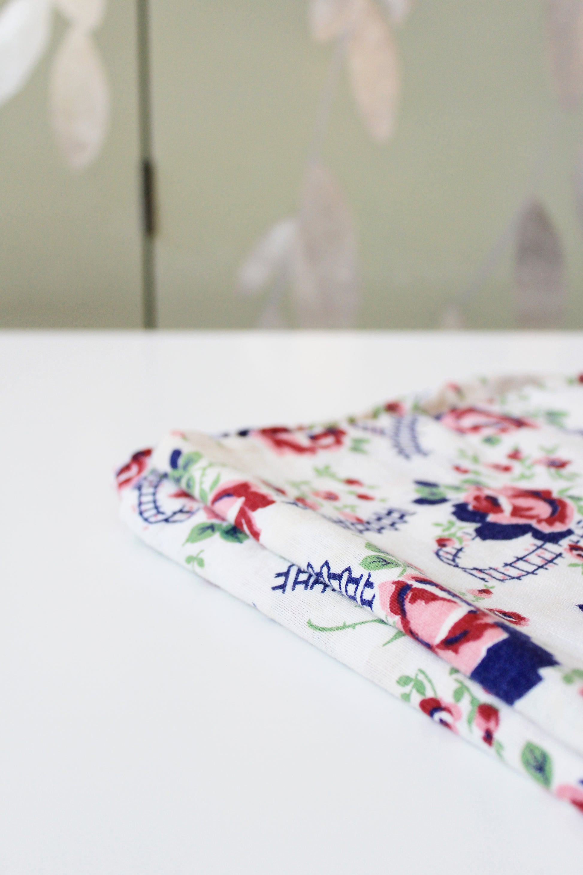 1940s Pink And Red Floral Feedsack Roses With White Picket Fence, Vintage Summer Sewing/Quilting Fabric