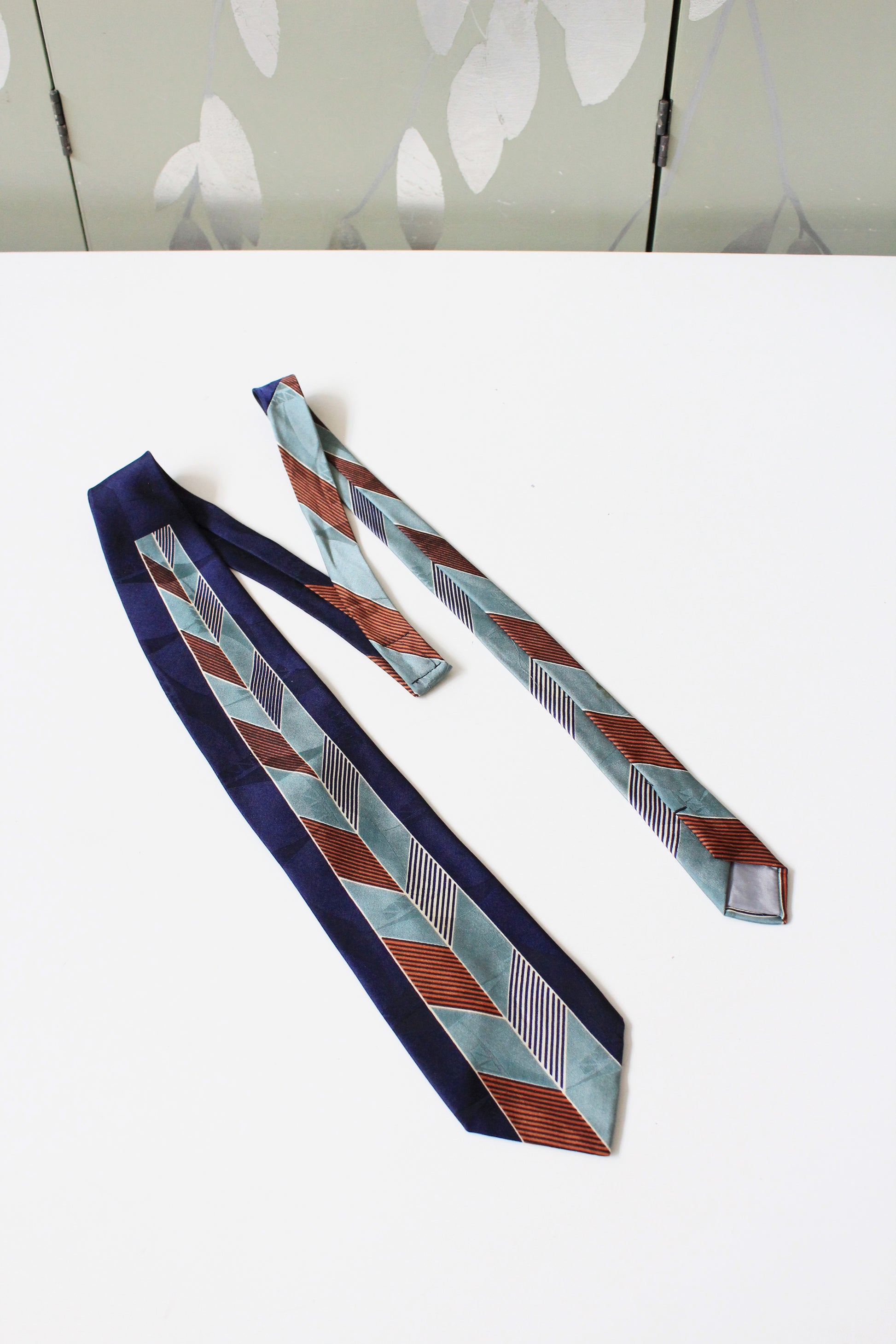 1990s Modules Blue And Teal Graphic Silk Tie 
