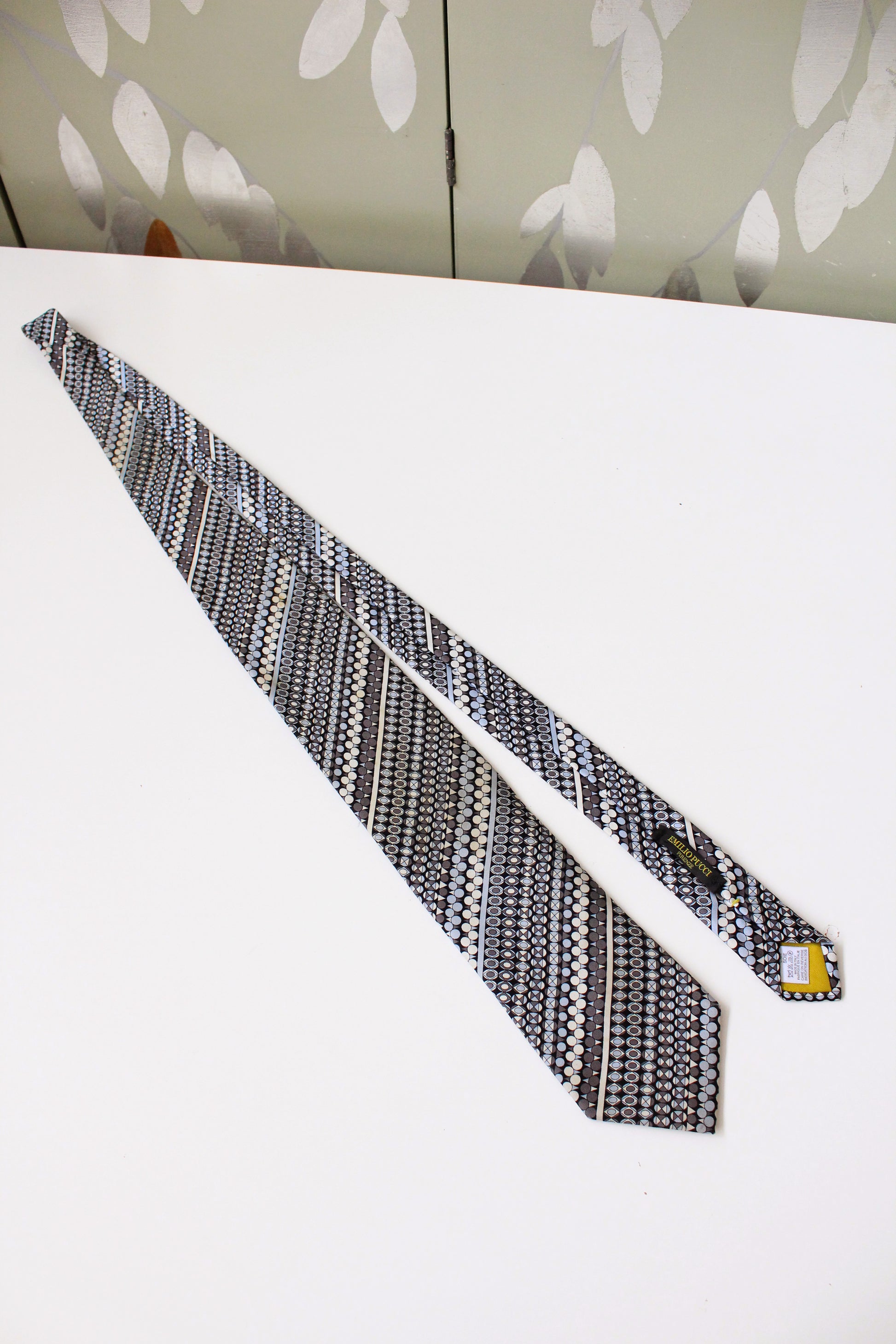 1990s Emilio Pucci Grey And Light Blue Repeating Pattern Silk Designer Tie