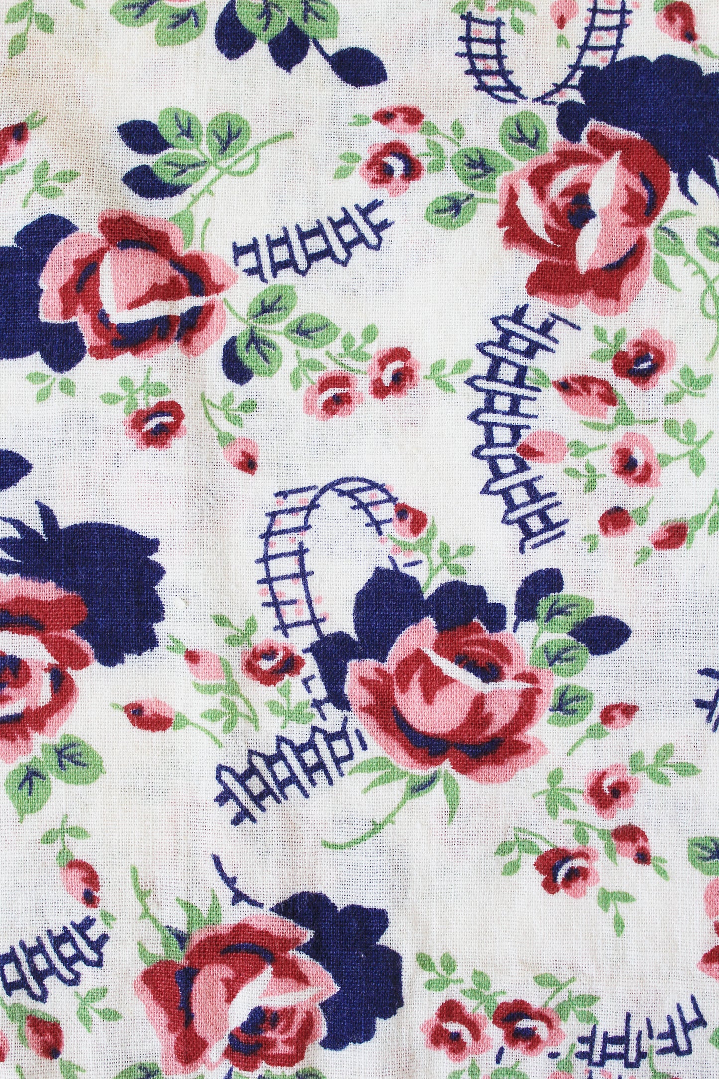 1940s Pink And Red Floral Feedsack Roses With White Picket Fence, Vintage Summer Sewing/Quilting Fabric