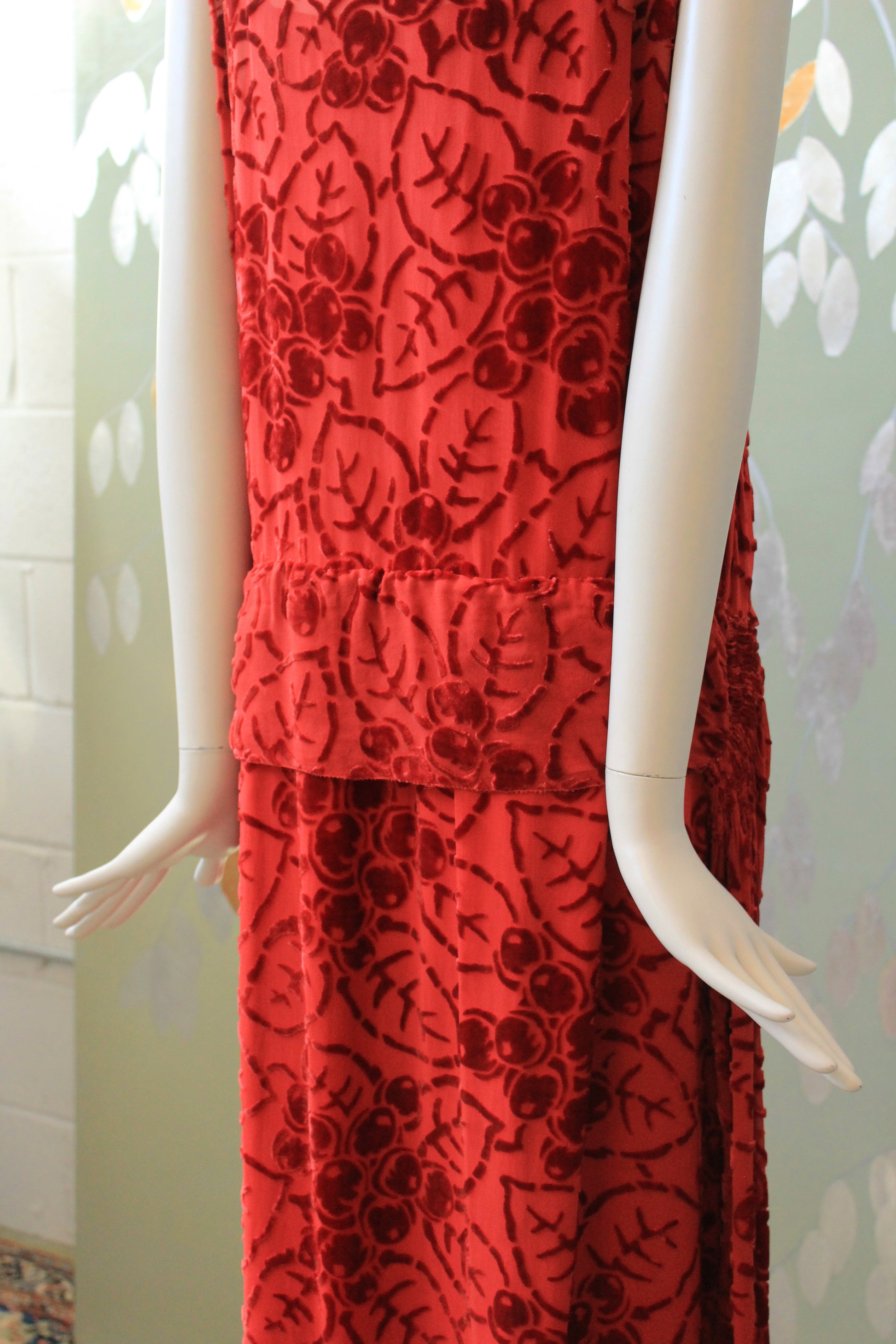 1920s Sleeveless Red Drop Waist Dress With Velvet Cranberries And Hip Detail, Small
