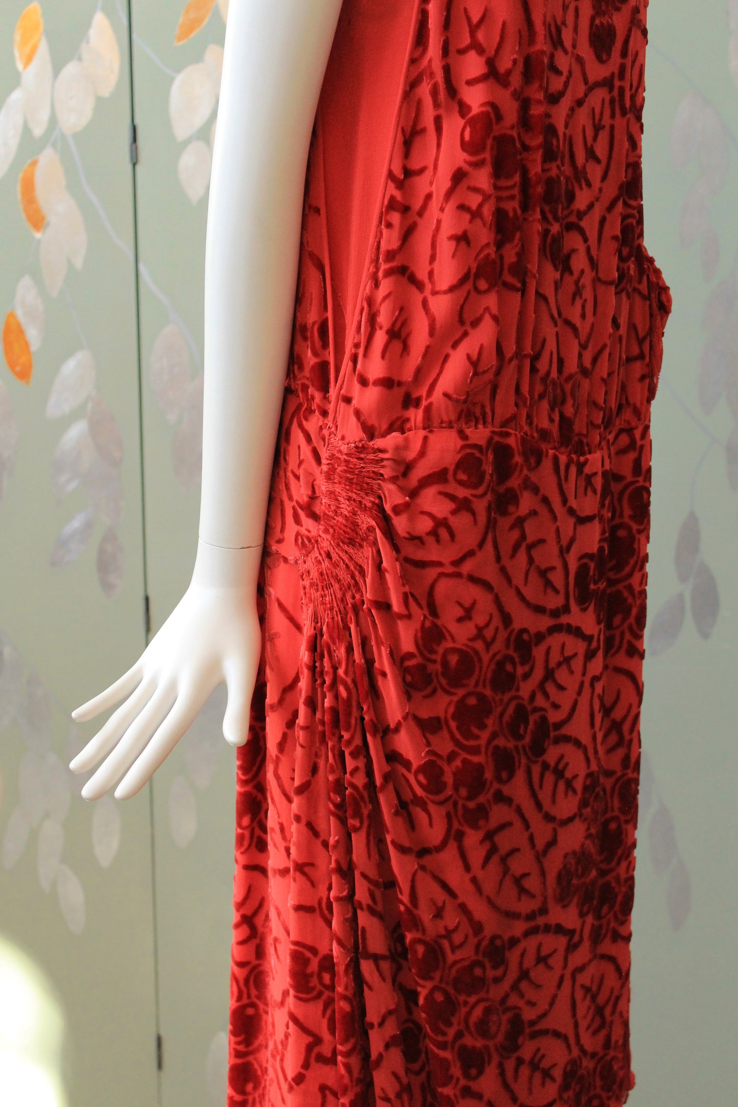 1920s Sleeveless Red Drop Waist Dress With Velvet Cranberries And Hip Detail, Small