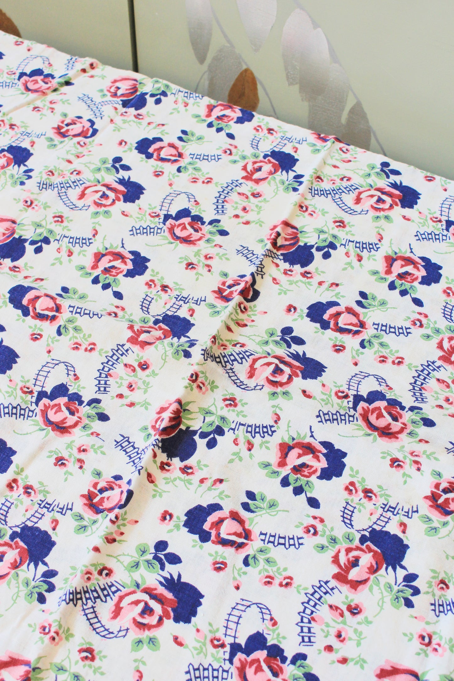 1940s Pink And Red Floral Feedsack Roses With White Picket Fence, Vintage Summer Sewing/Quilting Fabric
