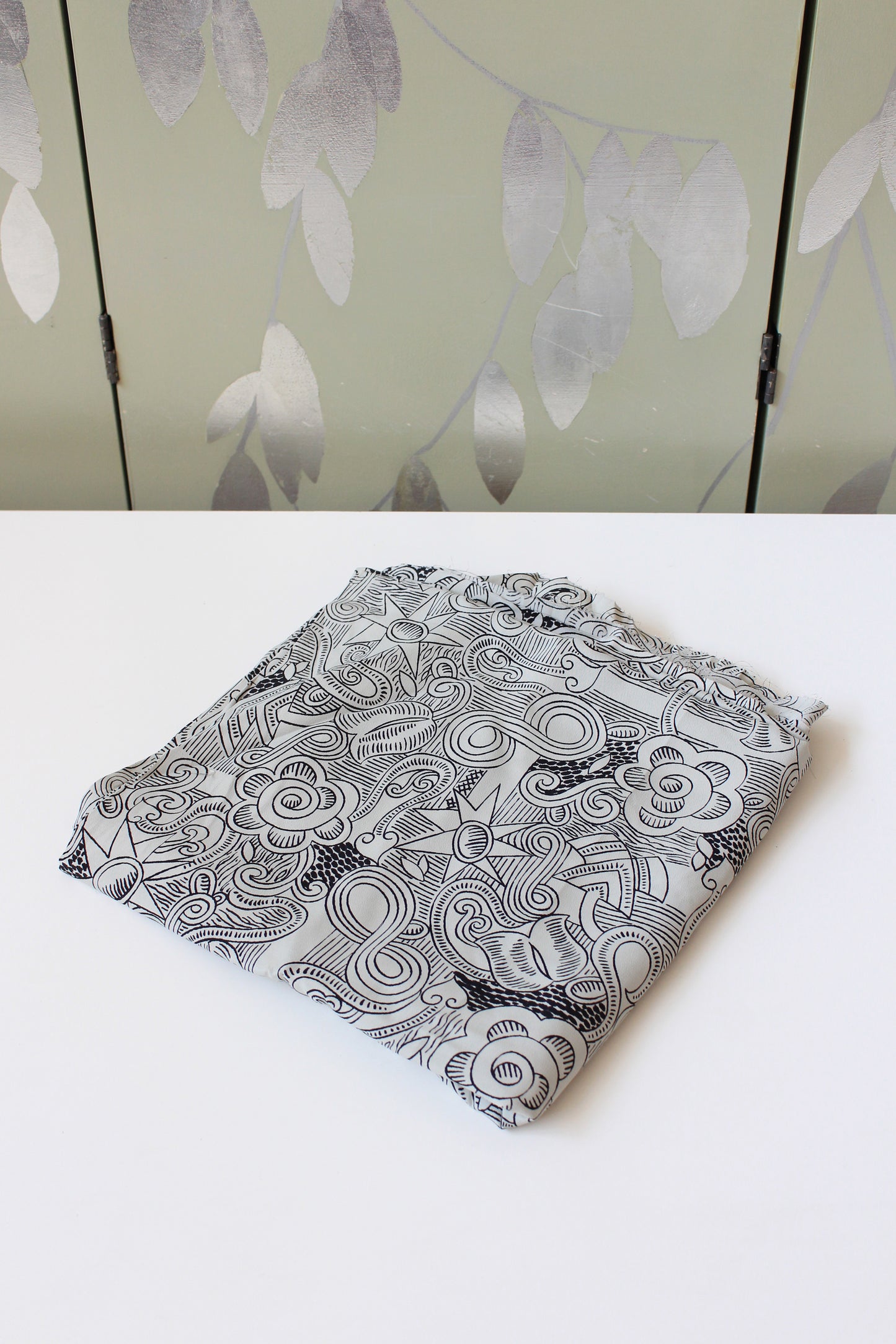 1940s Black And White Illustrated Swirl Print Rayon Sewing Fabric, 4.1 Yards