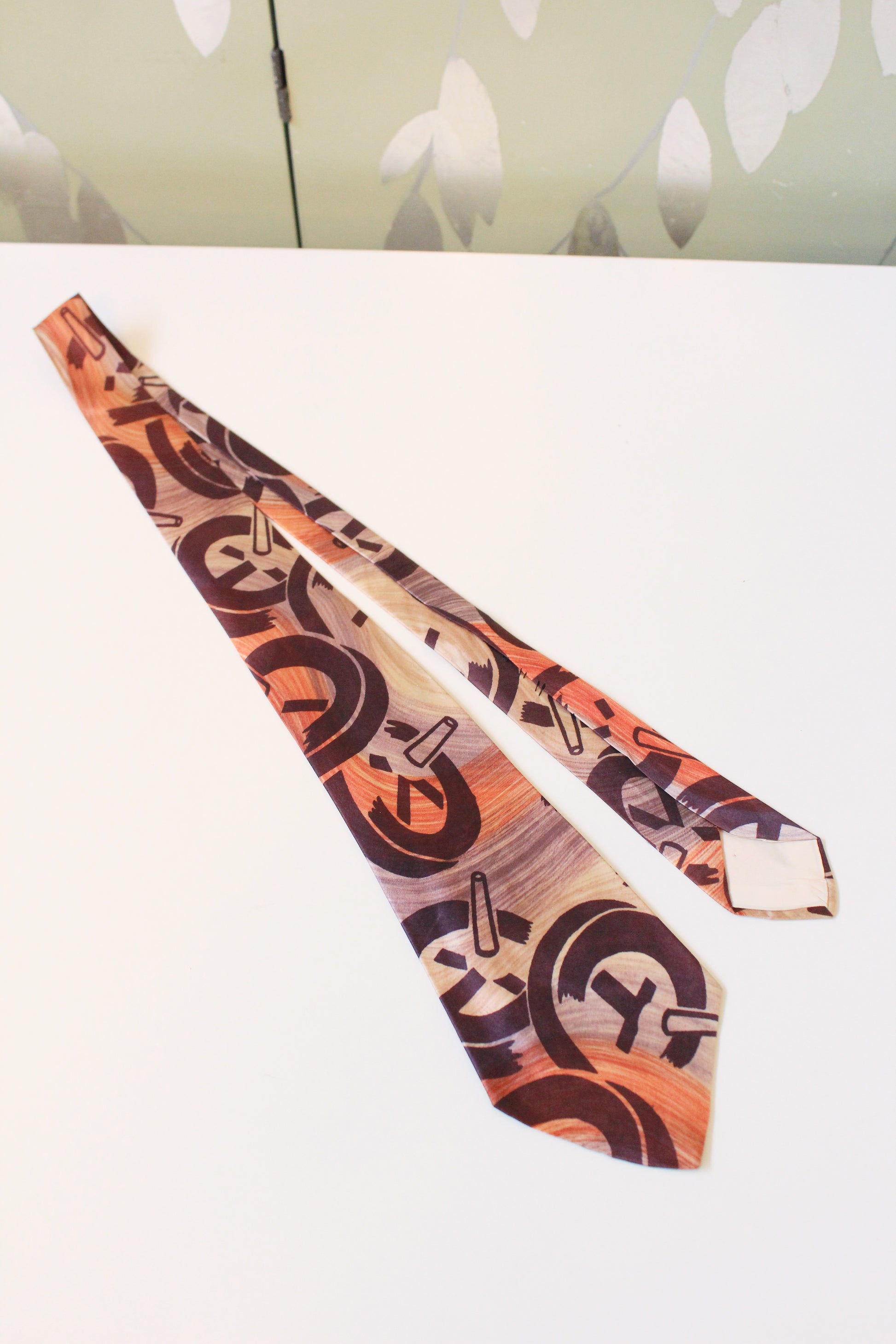 Vintage 1940s Plum And Orange Wagon Wheel Rayon Tie