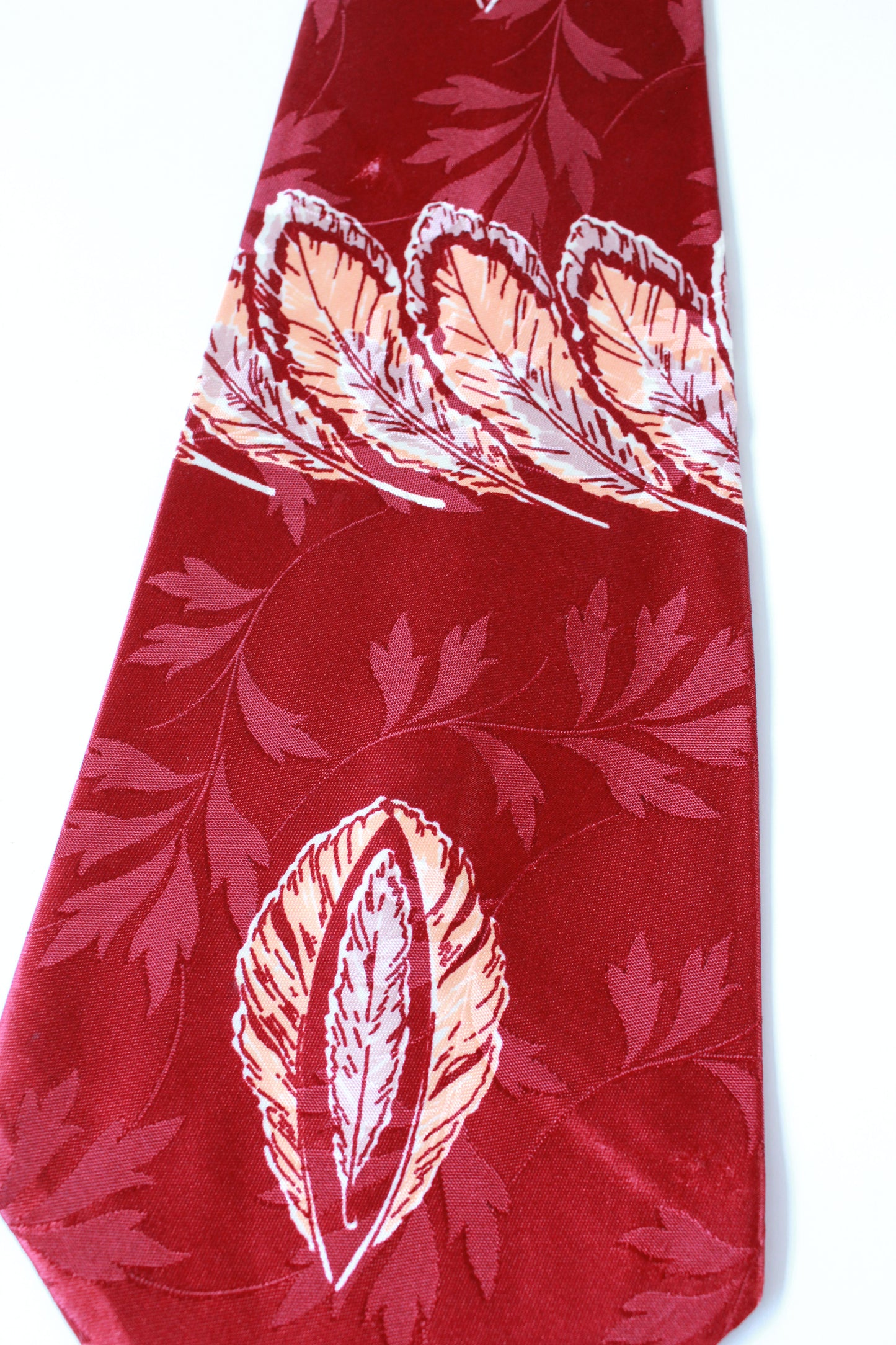 Vintage 1940s Burgundy Leaf Pattern Rayon Tie