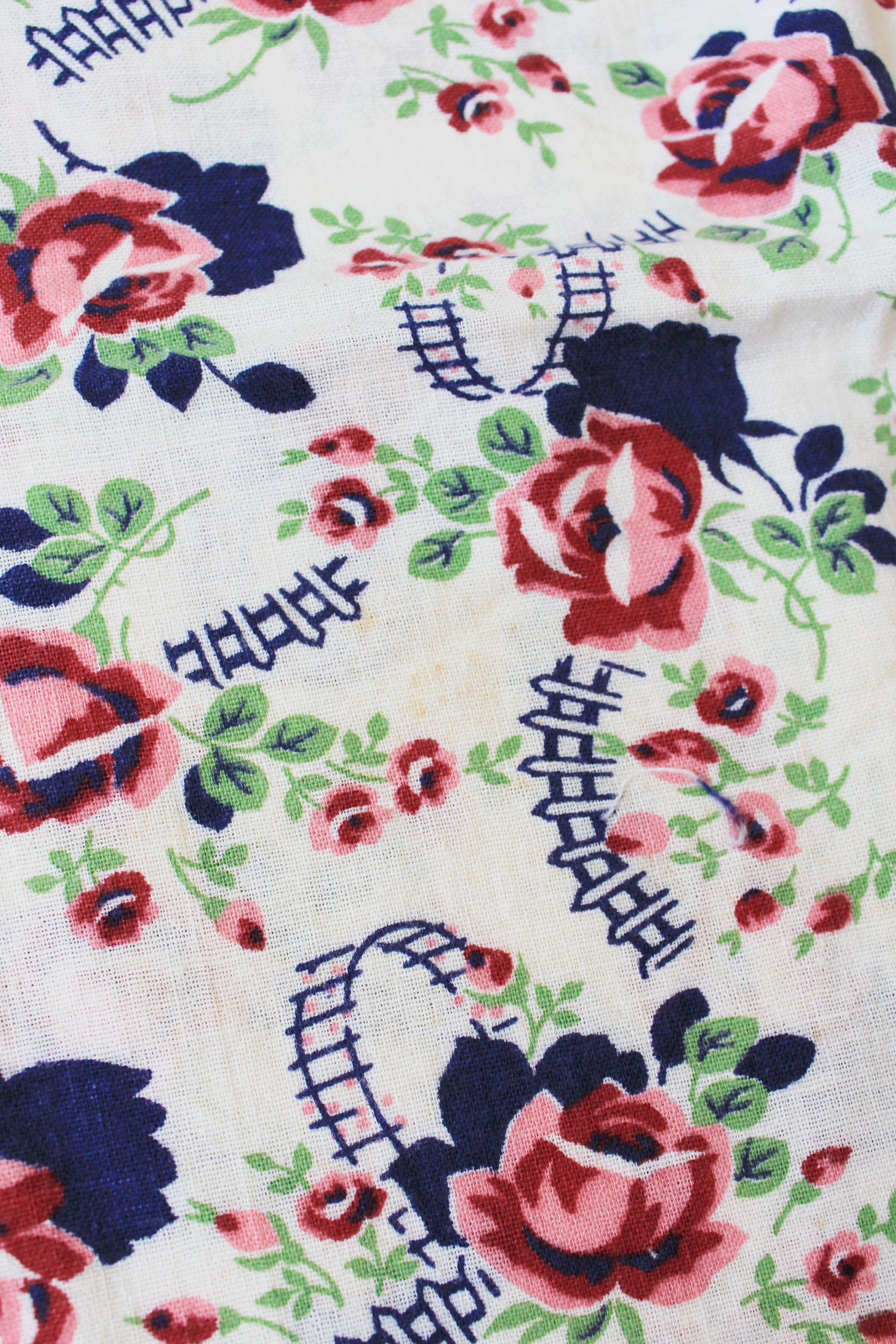 1940s Pink And Red Floral Feedsack Roses With White Picket Fence, Vintage Summer Sewing/Quilting Fabric