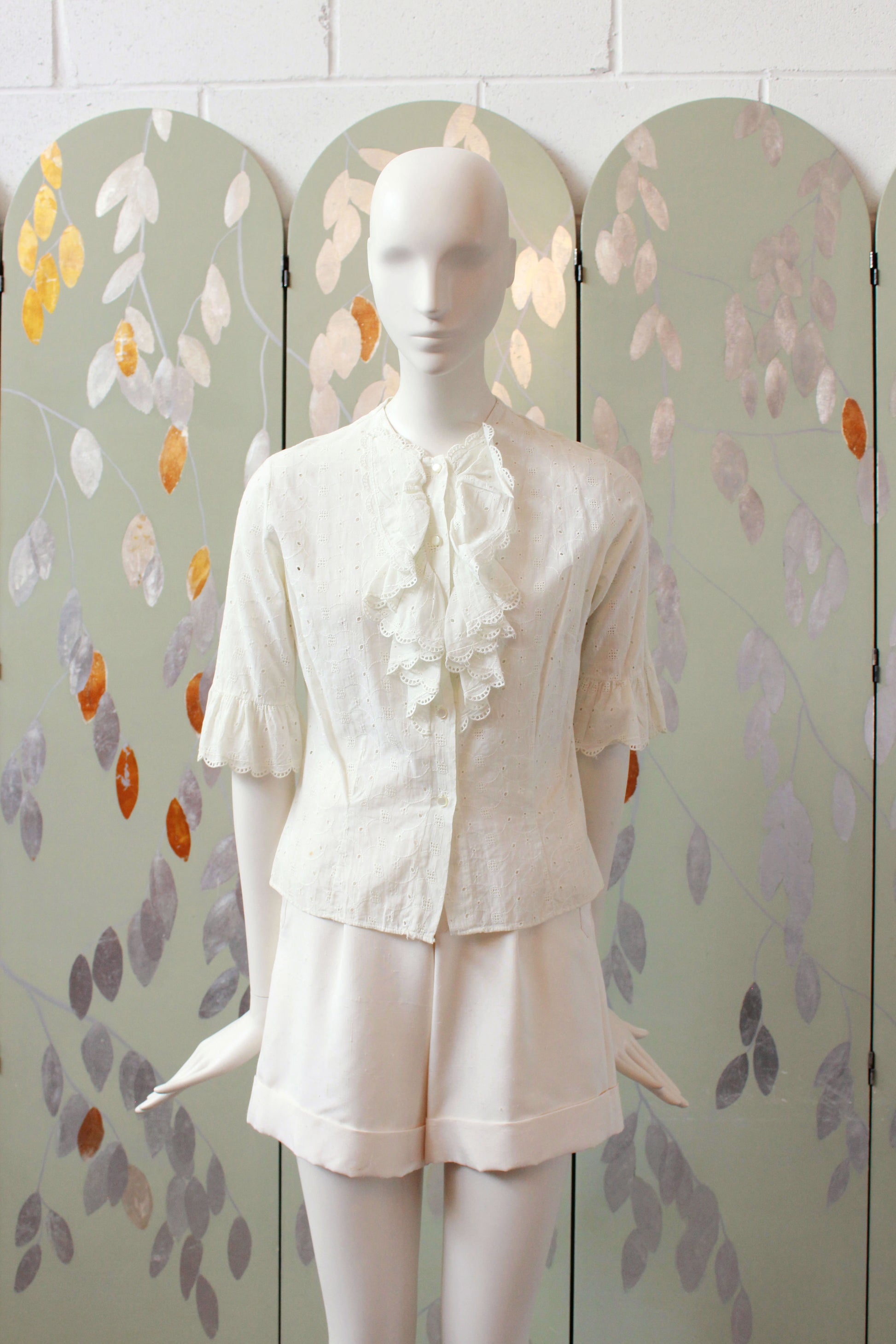 Vintage 1950s Cream Ruffle Broderie Anglaise Eyelet Cotton Summer Blouse, XS