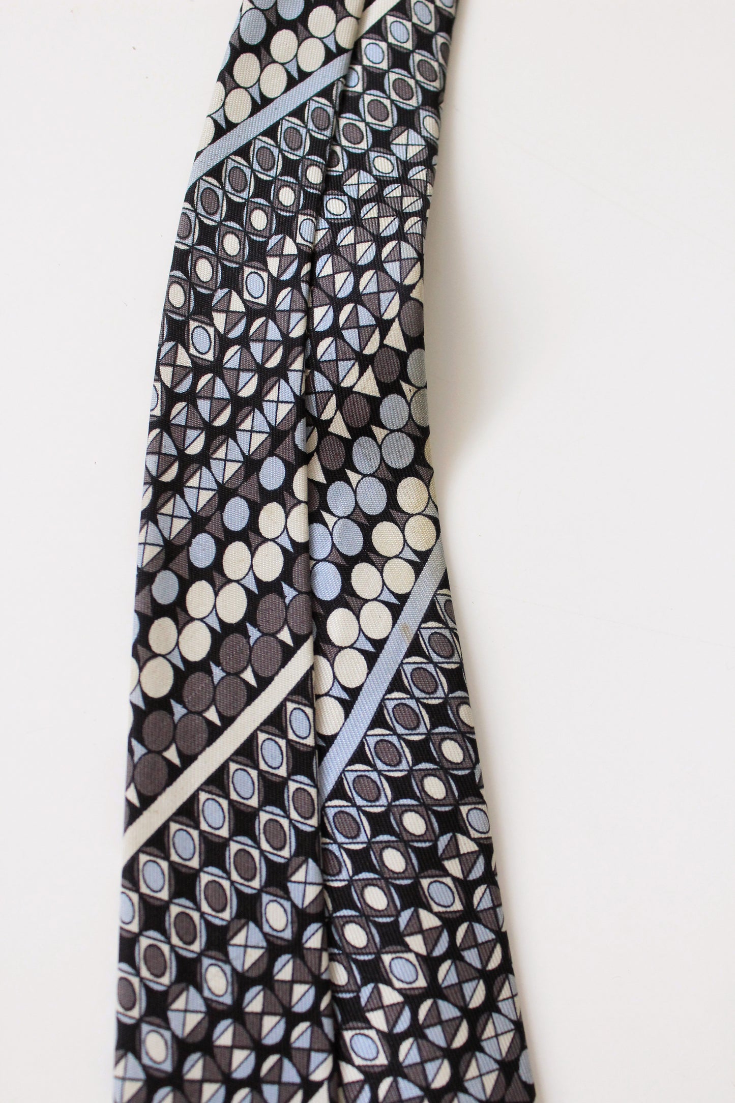 1990s Emilio Pucci Grey And Light Blue Repeating Pattern Silk Designer Tie