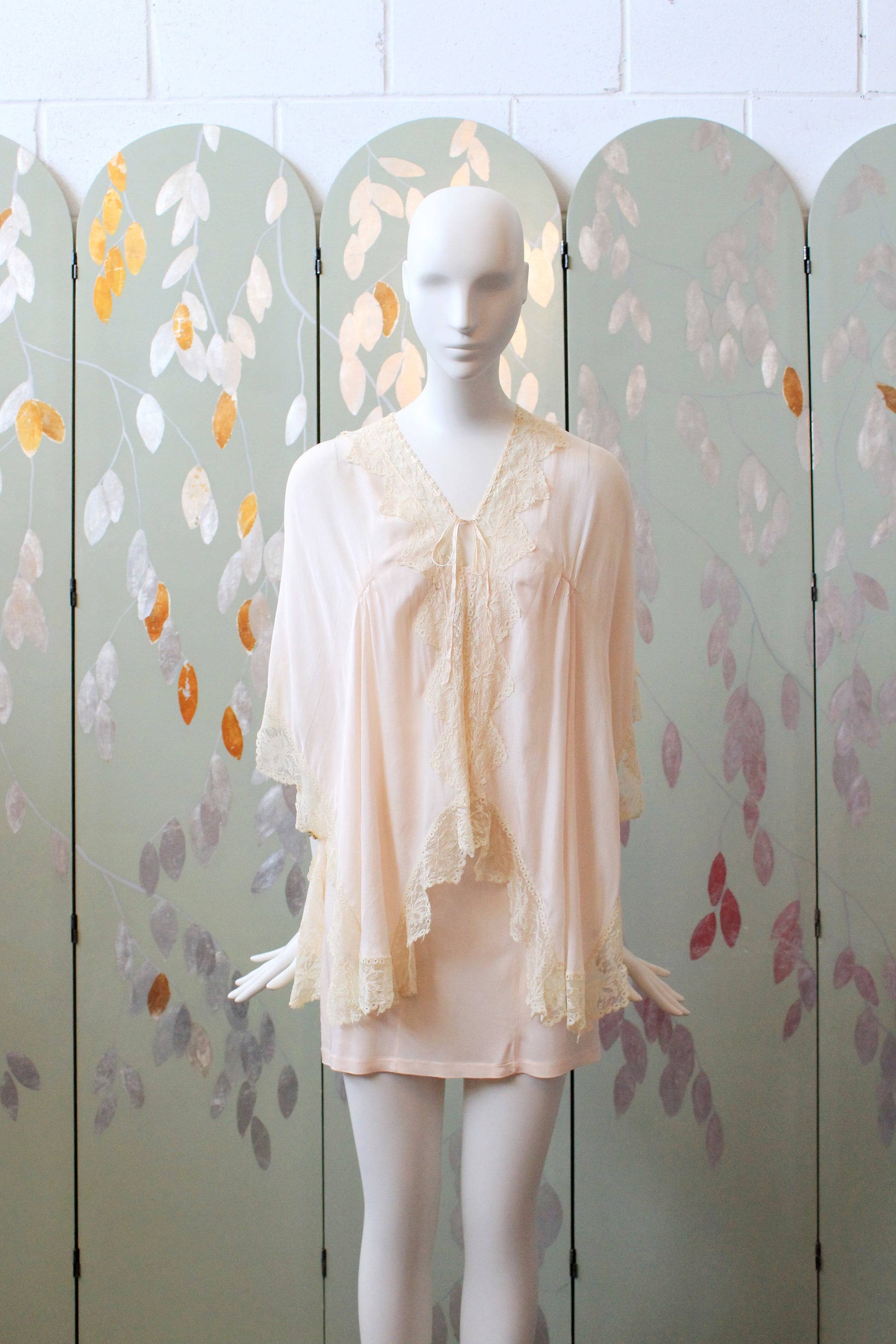 1920s Light Pink Silk Bed Jacket With Pointy Lace Edge, XS-L