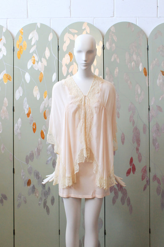 1920s Light Pink Silk Bed Jacket With Pointy Lace Edge, XS-L