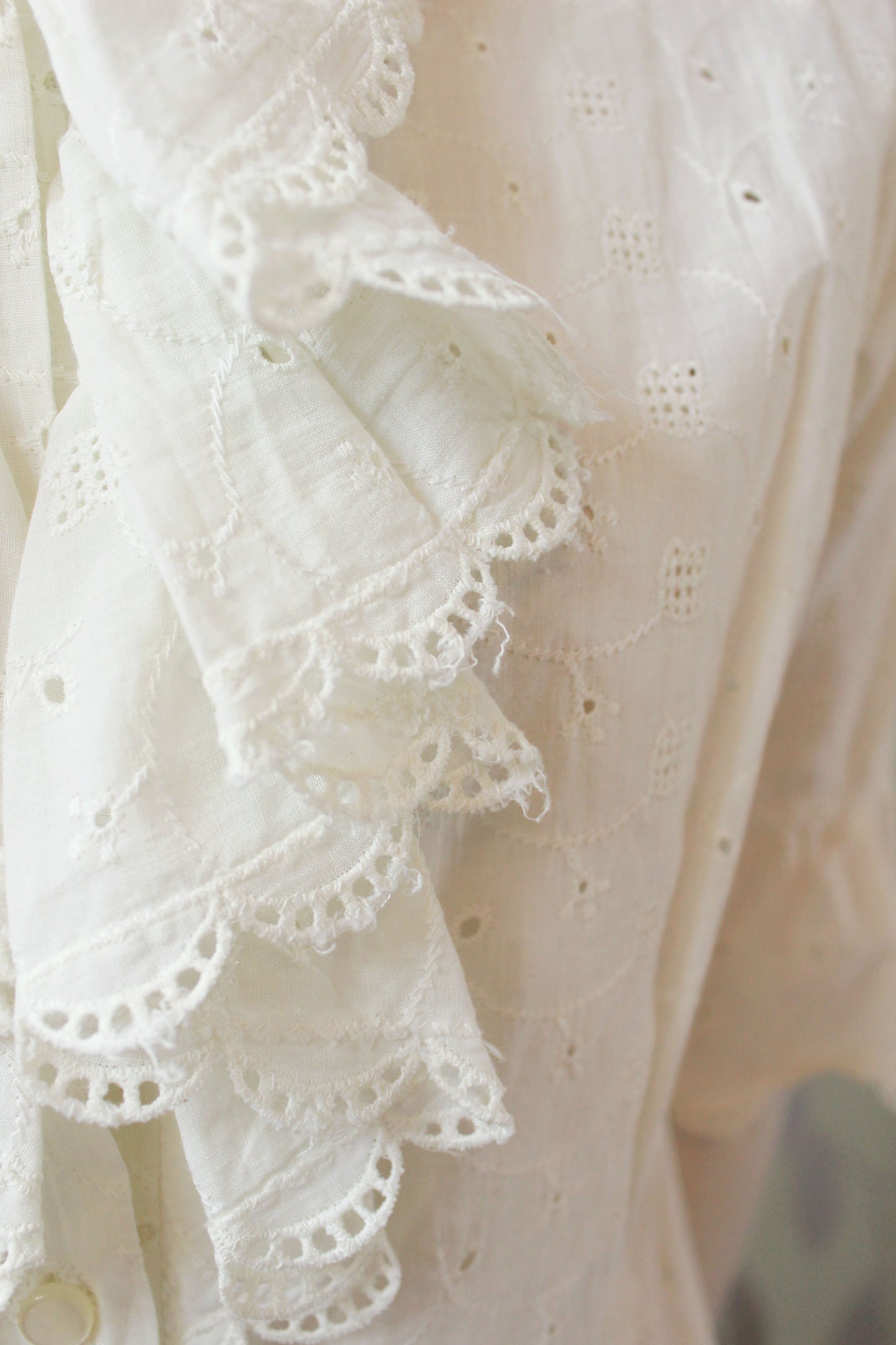 Vintage 1950s Cream Ruffle Broderie Anglaise Eyelet Cotton Summer Blouse, XS