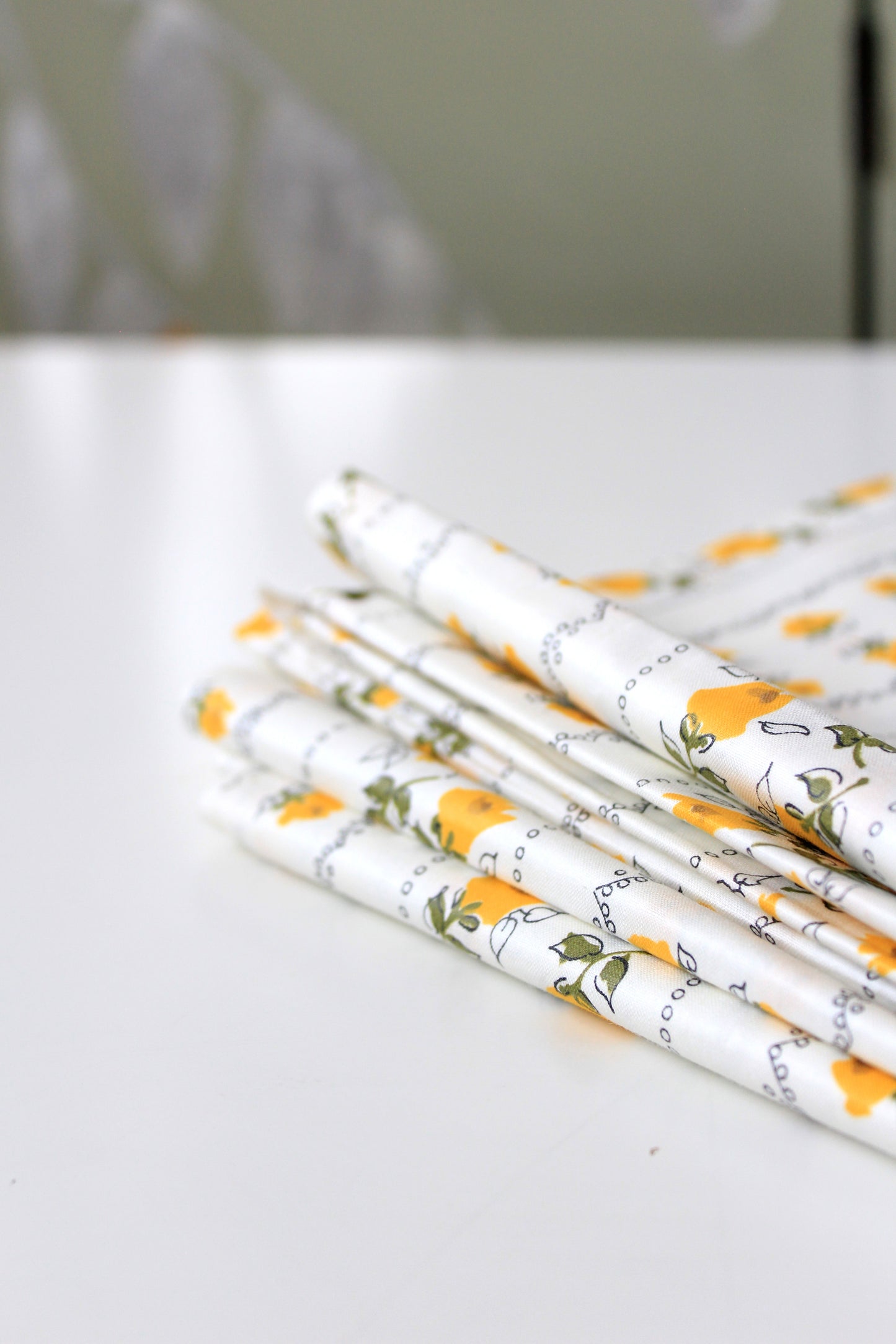 1950s White And Yellow Flower Lines Floral Cotton Fabric, 6.2 Yards