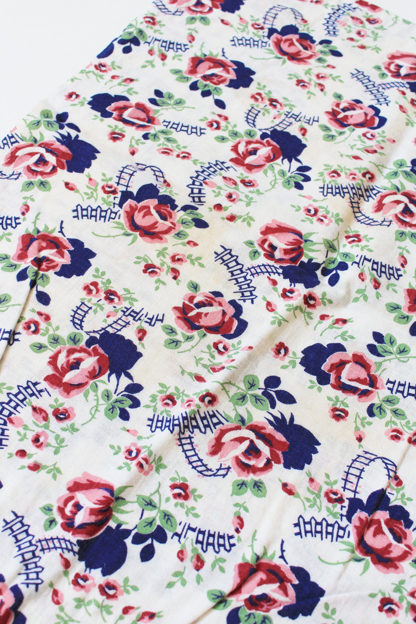 1940s Pink And Red Floral Feedsack Roses With White Picket Fence, Vintage Summer Sewing/Quilting Fabric