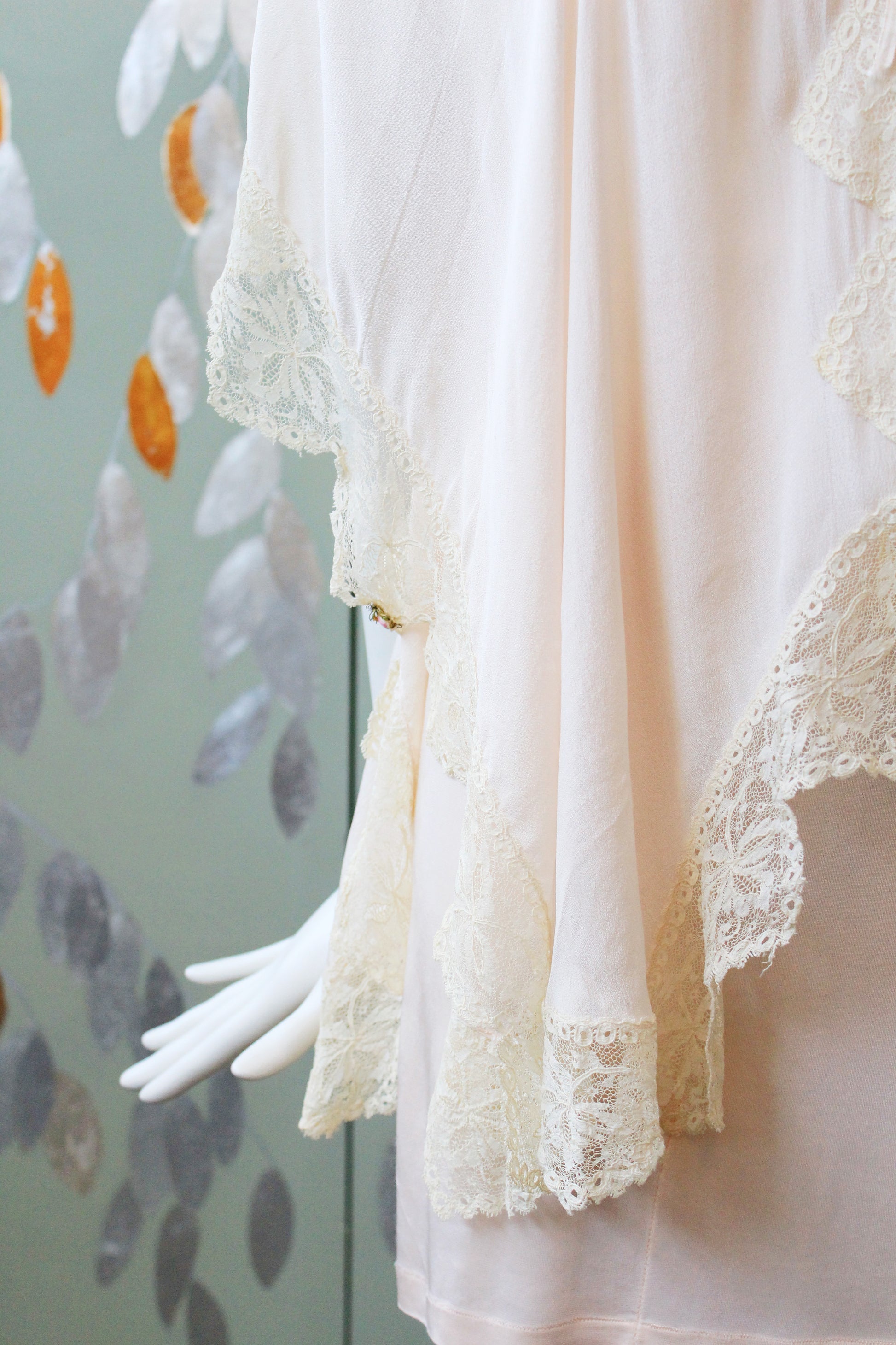 1920s Light Pink Silk Bed Jacket With Pointy Lace Edge, XS-L