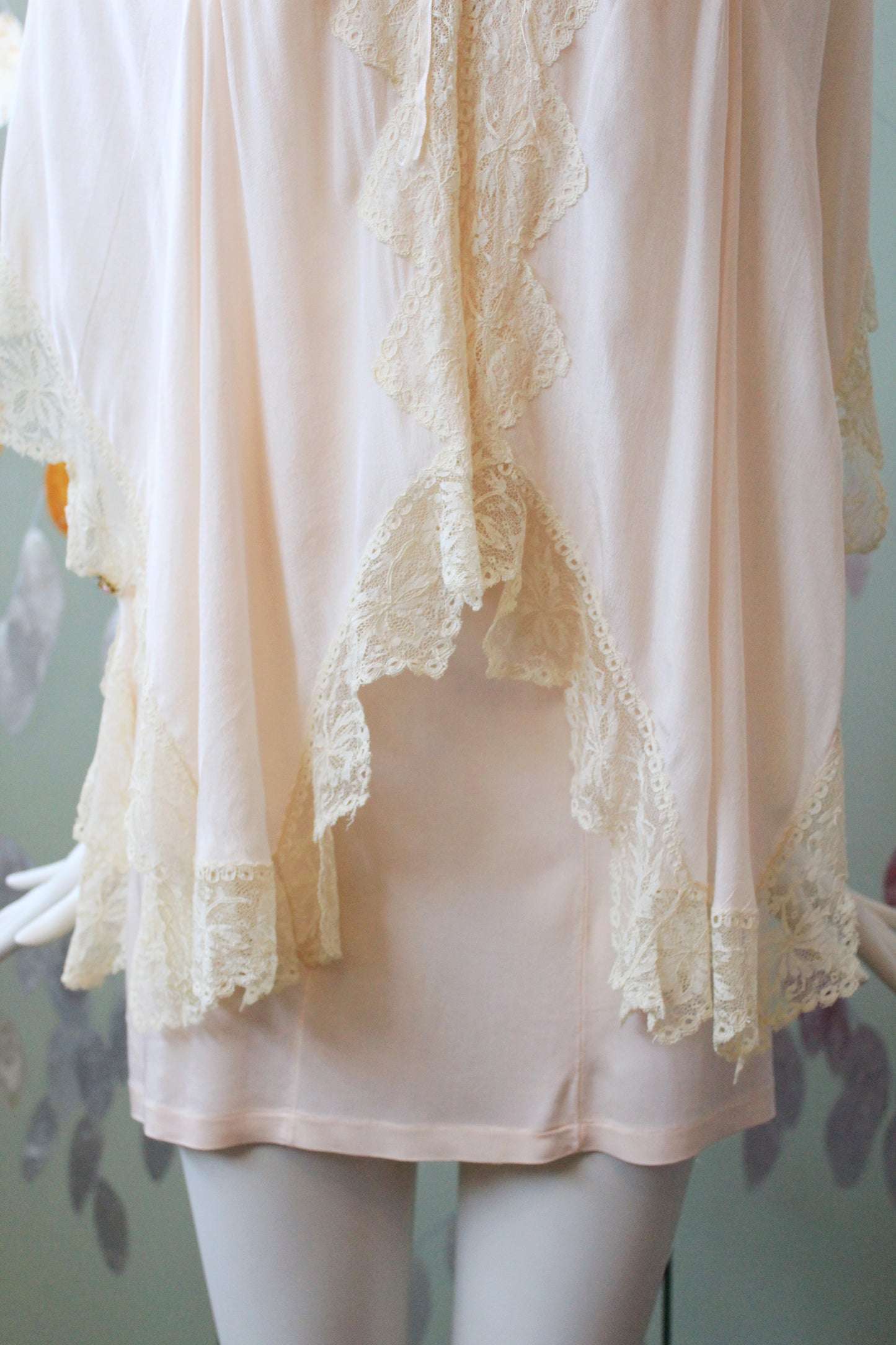 1920s Light Pink Silk Bed Jacket With Pointy Lace Edge, XS-L