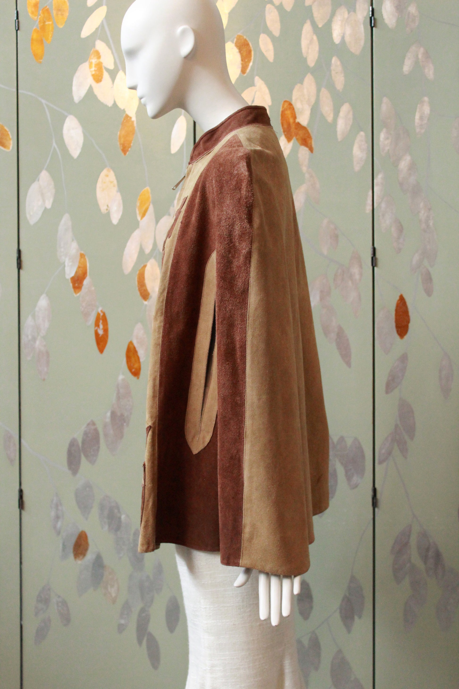NEEDS PRICE 1970s Floral Dual Toned Brown Suede Cape 