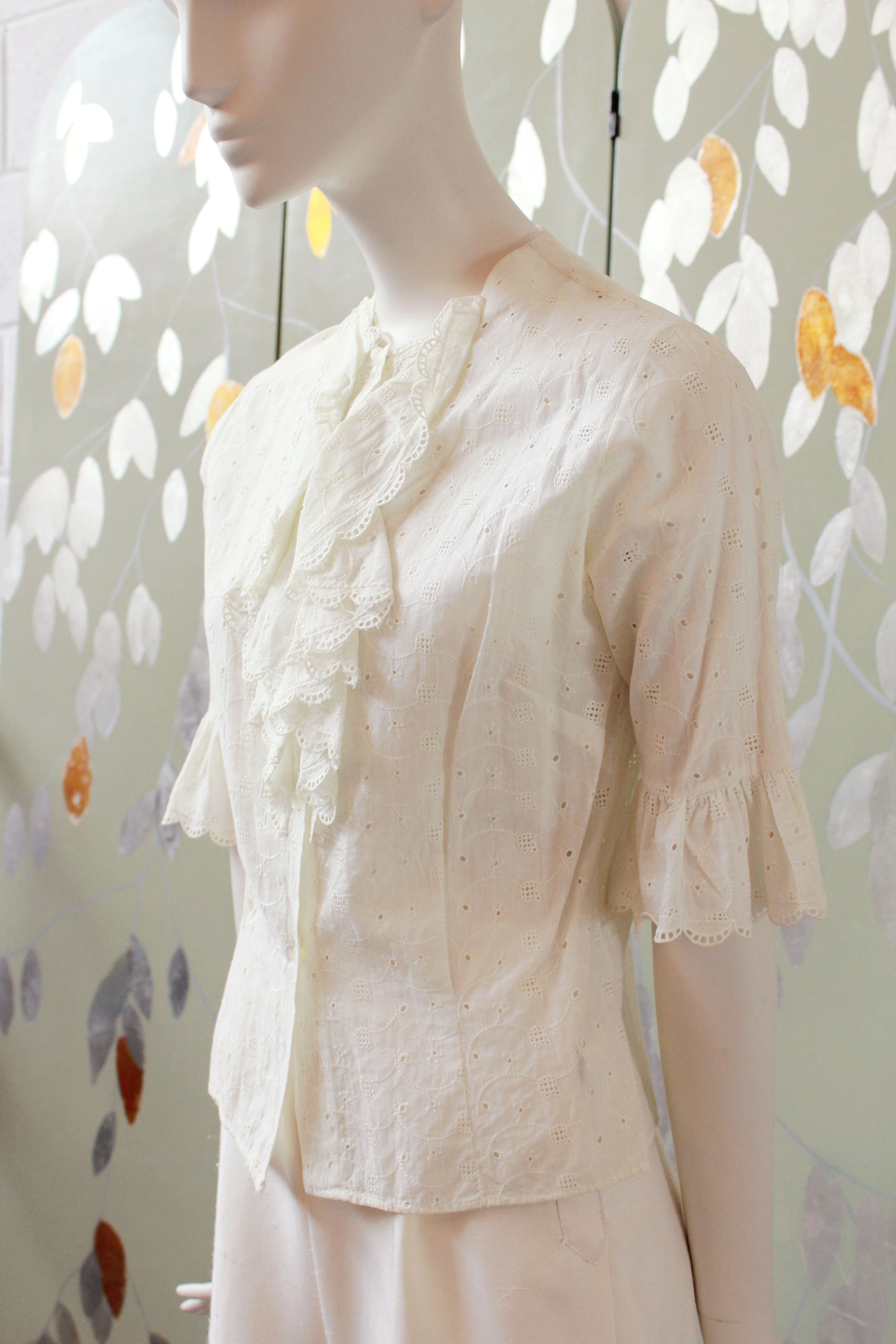 Vintage 1950s Cream Ruffle Broderie Anglaise Eyelet Cotton Summer Blouse, XS