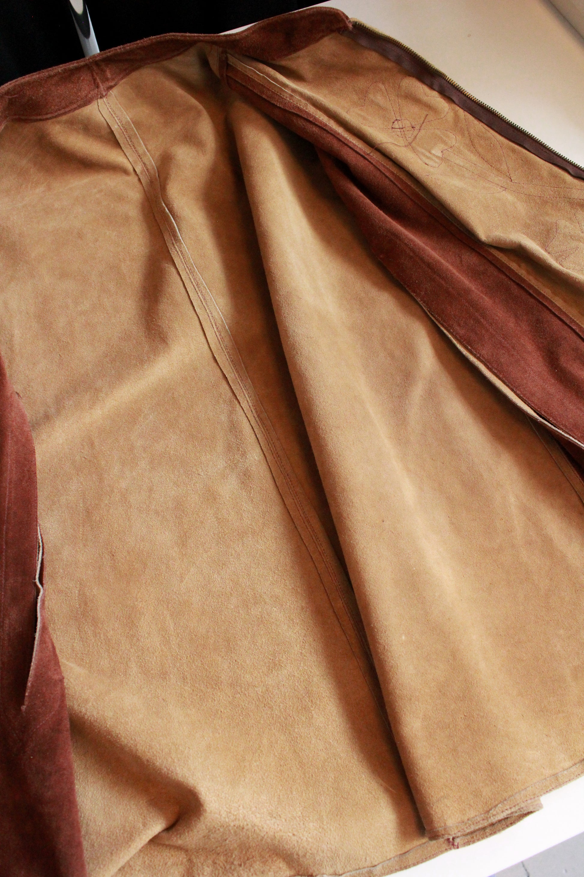 NEEDS PRICE 1970s Floral Dual Toned Brown Suede Cape 