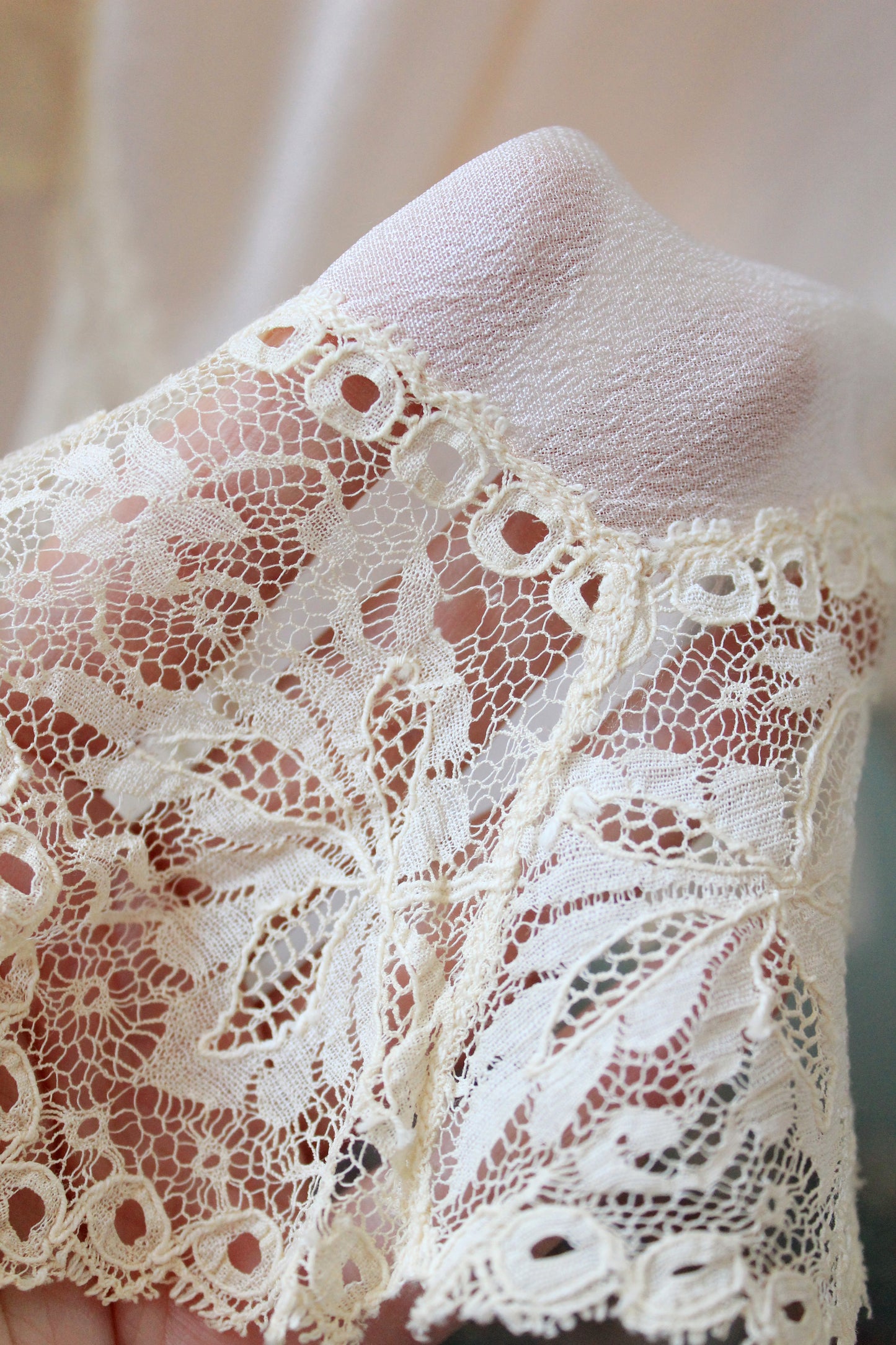 1920s Light Pink Silk Bed Jacket With Pointy Lace Edge, XS-L