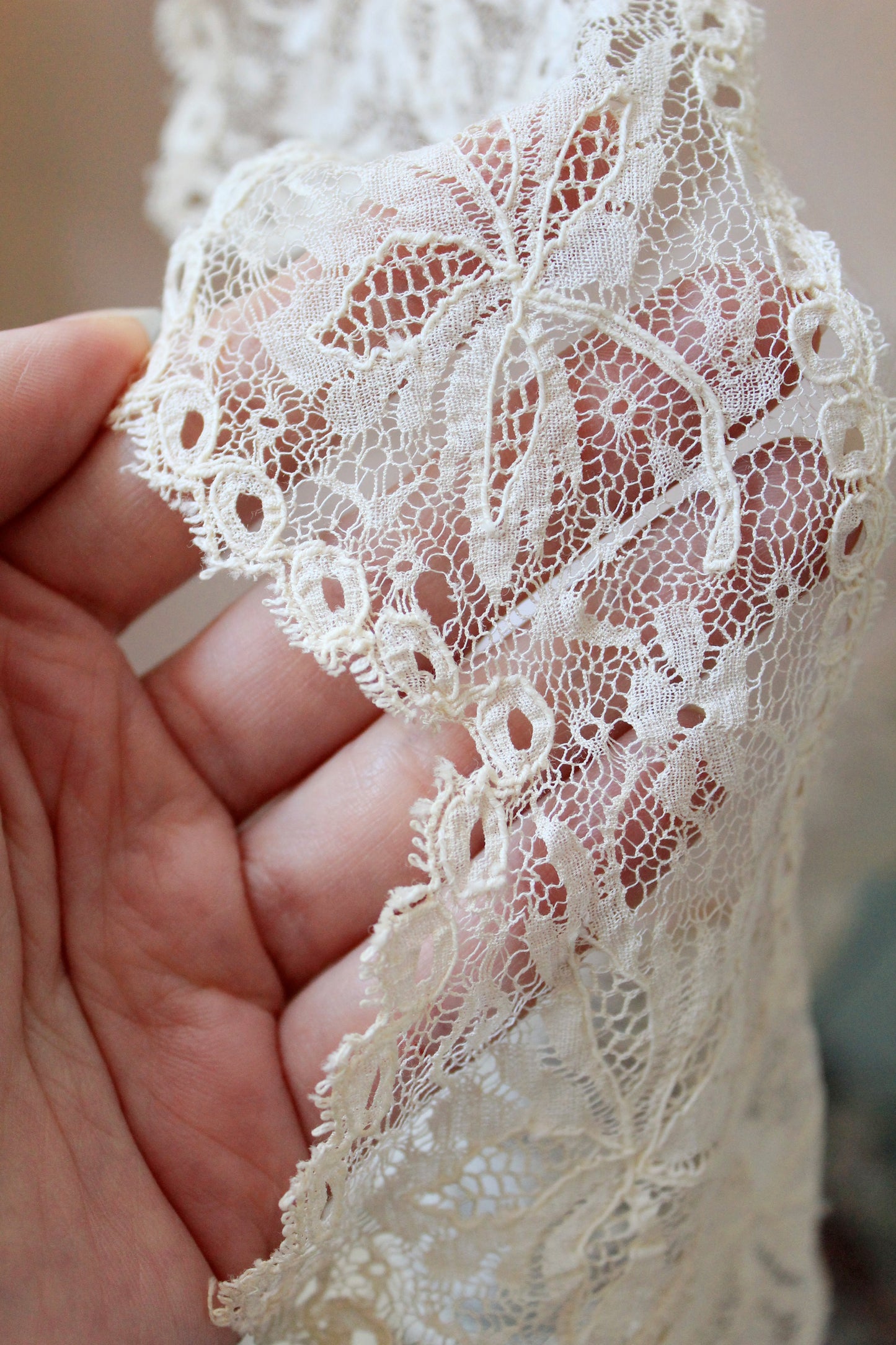 1920s Light Pink Silk Bed Jacket With Pointy Lace Edge, XS-L