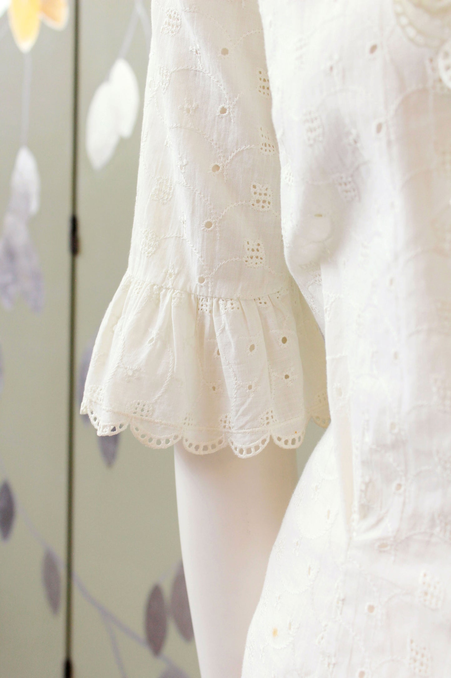 Vintage 1950s Cream Ruffle Broderie Anglaise Eyelet Cotton Summer Blouse, XS