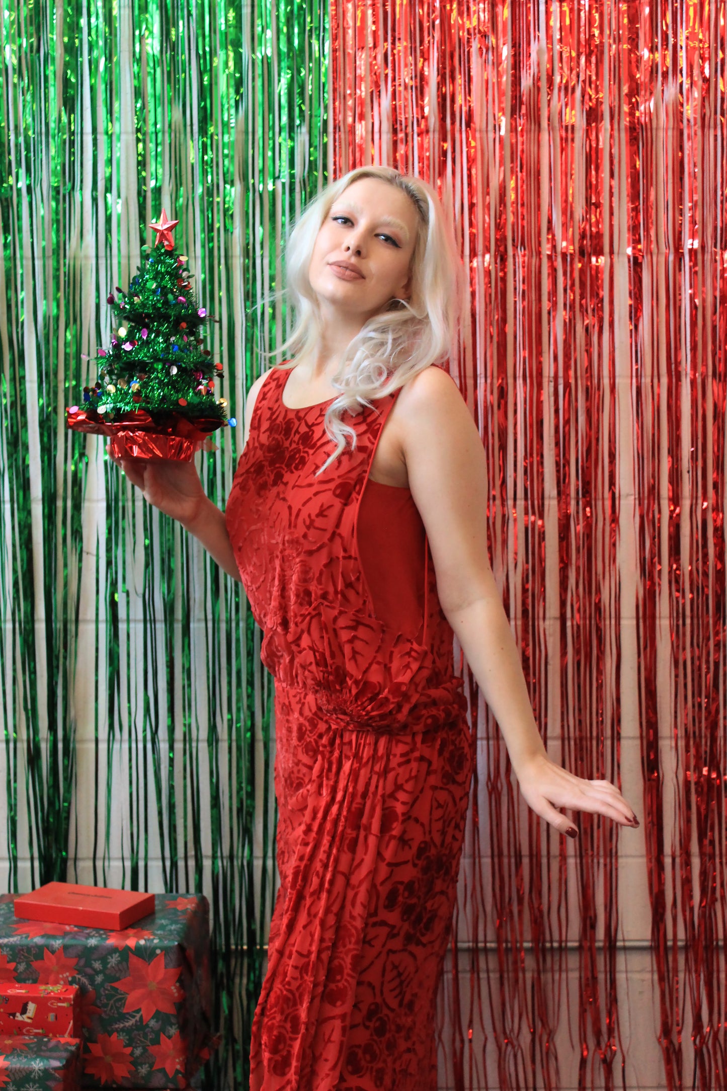 1920s Sleeveless Red Drop Waist Dress With Velvet Cranberries And Hip Detail, Small