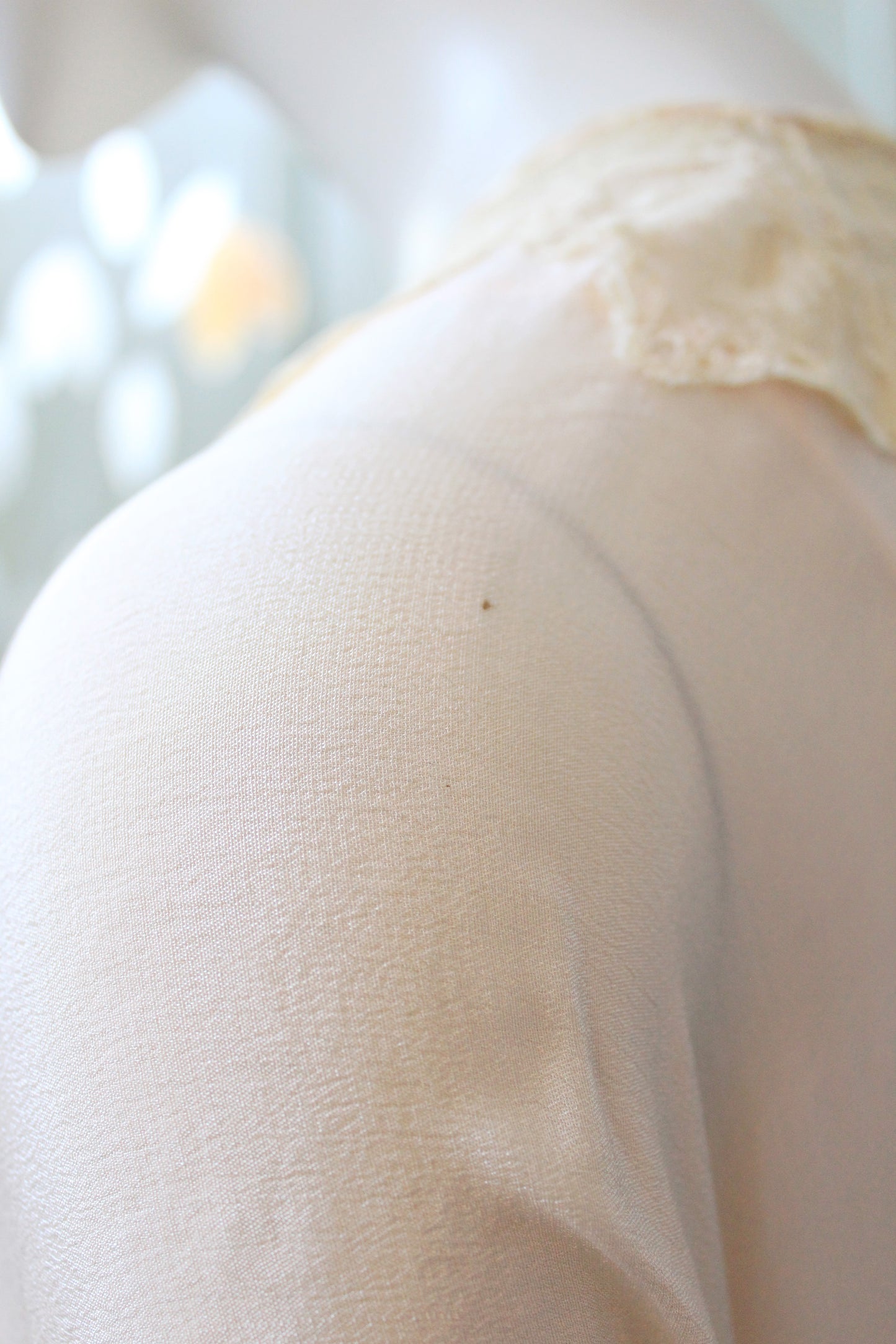 1920s Light Pink Silk Bed Jacket With Pointy Lace Edge, XS-L