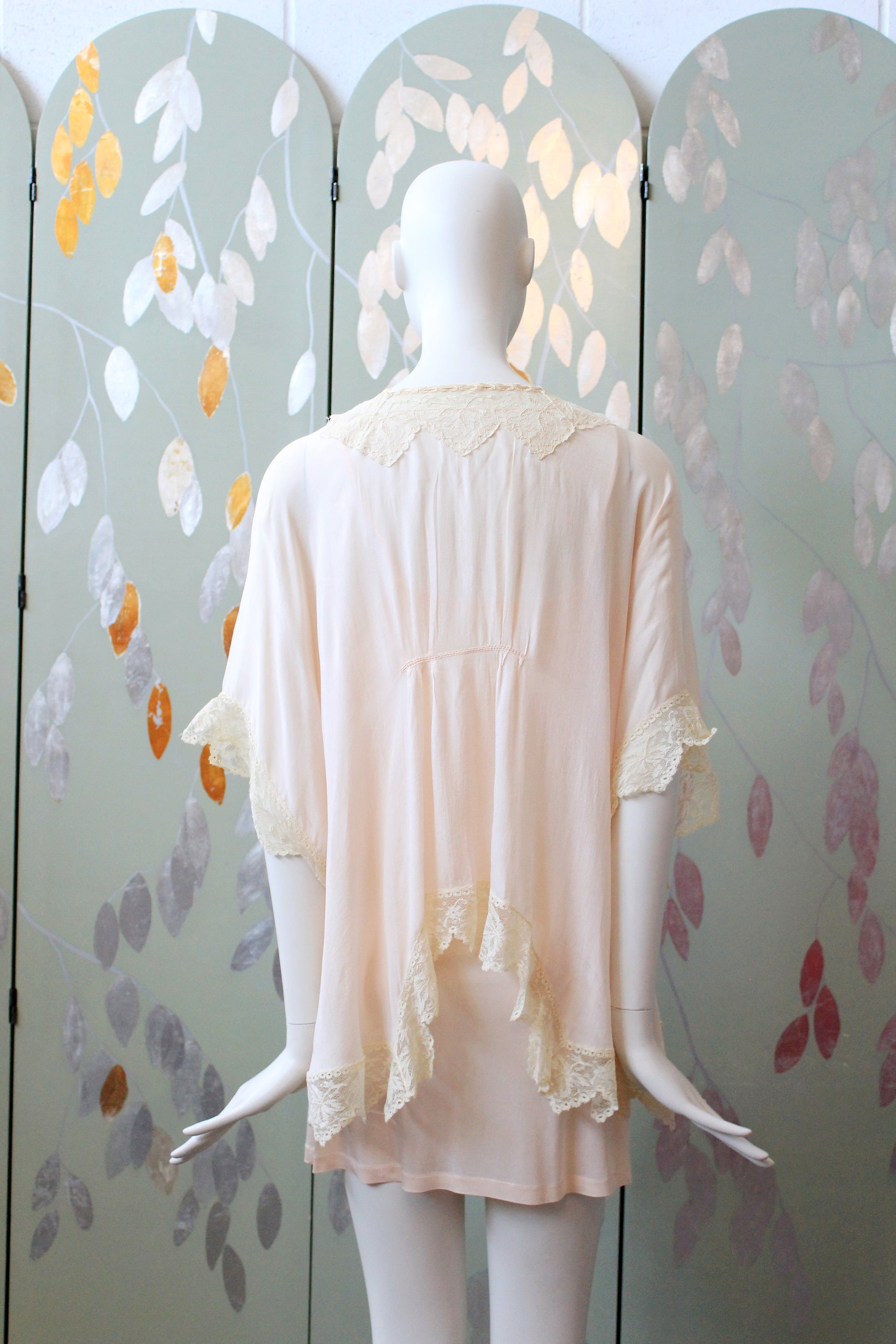 1920s Light Pink Silk Bed Jacket With Pointy Lace Edge, XS-L
